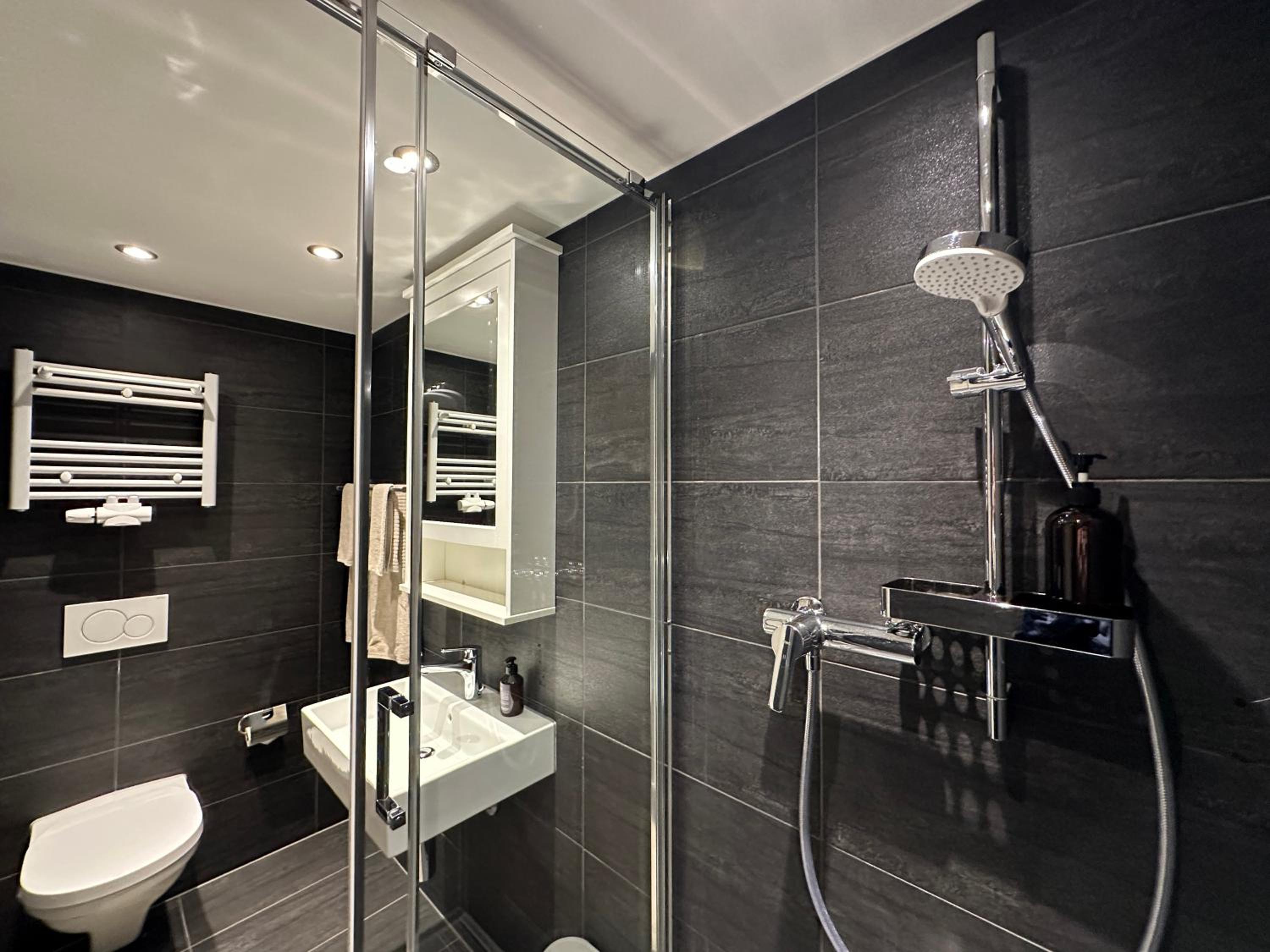 Boutique Hotel Niesenblick - direkt am Thunersee gelegen mit SELF CHECK IN & digitaler Rezeption