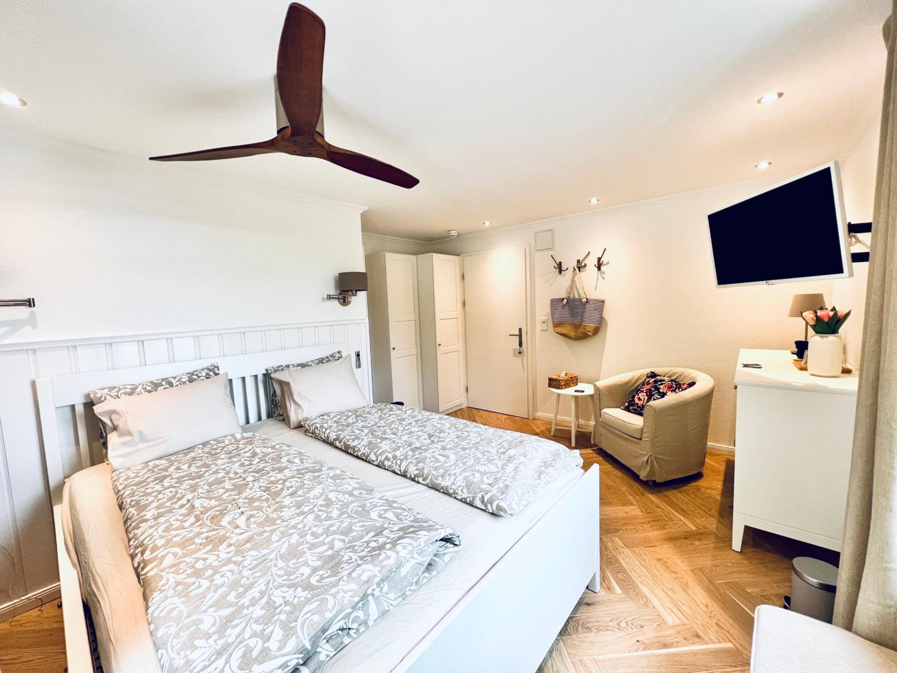 Boutique Hotel Niesenblick - direkt am Thunersee gelegen mit SELF CHECK IN & digitaler Rezeption