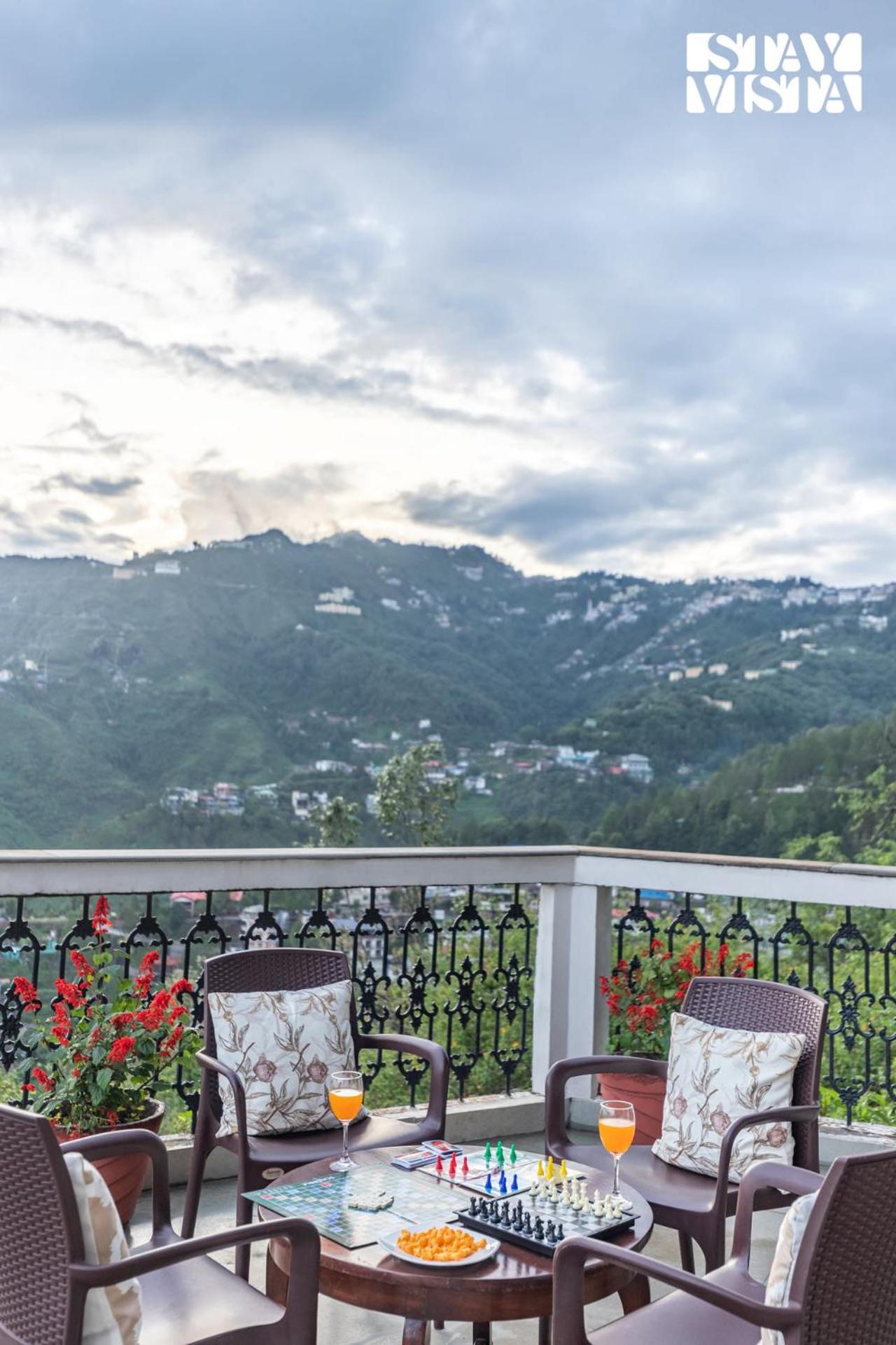 StayVista at Mountain Whispers - Views, Heater