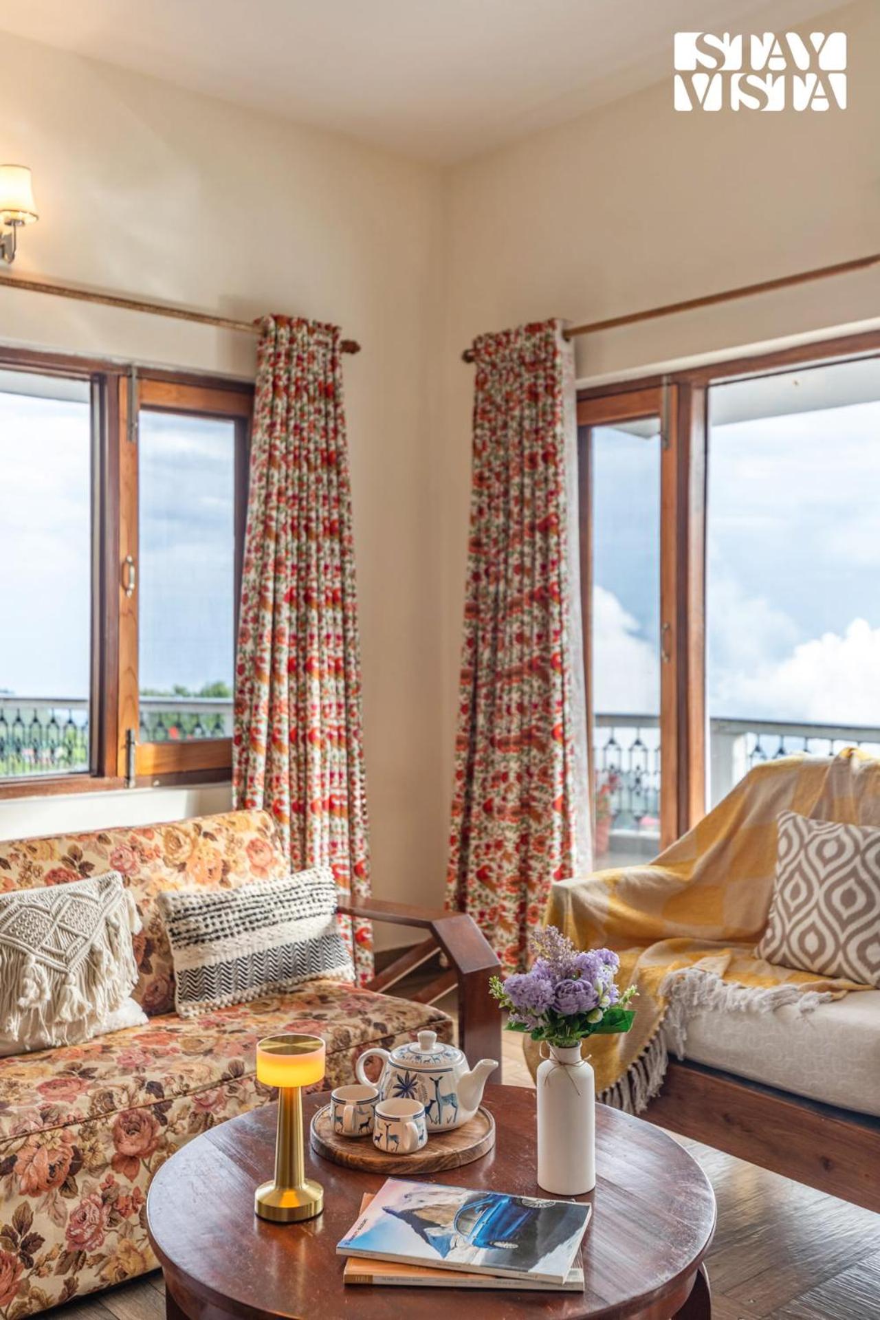 StayVista at Mountain Whispers - Views, Heater