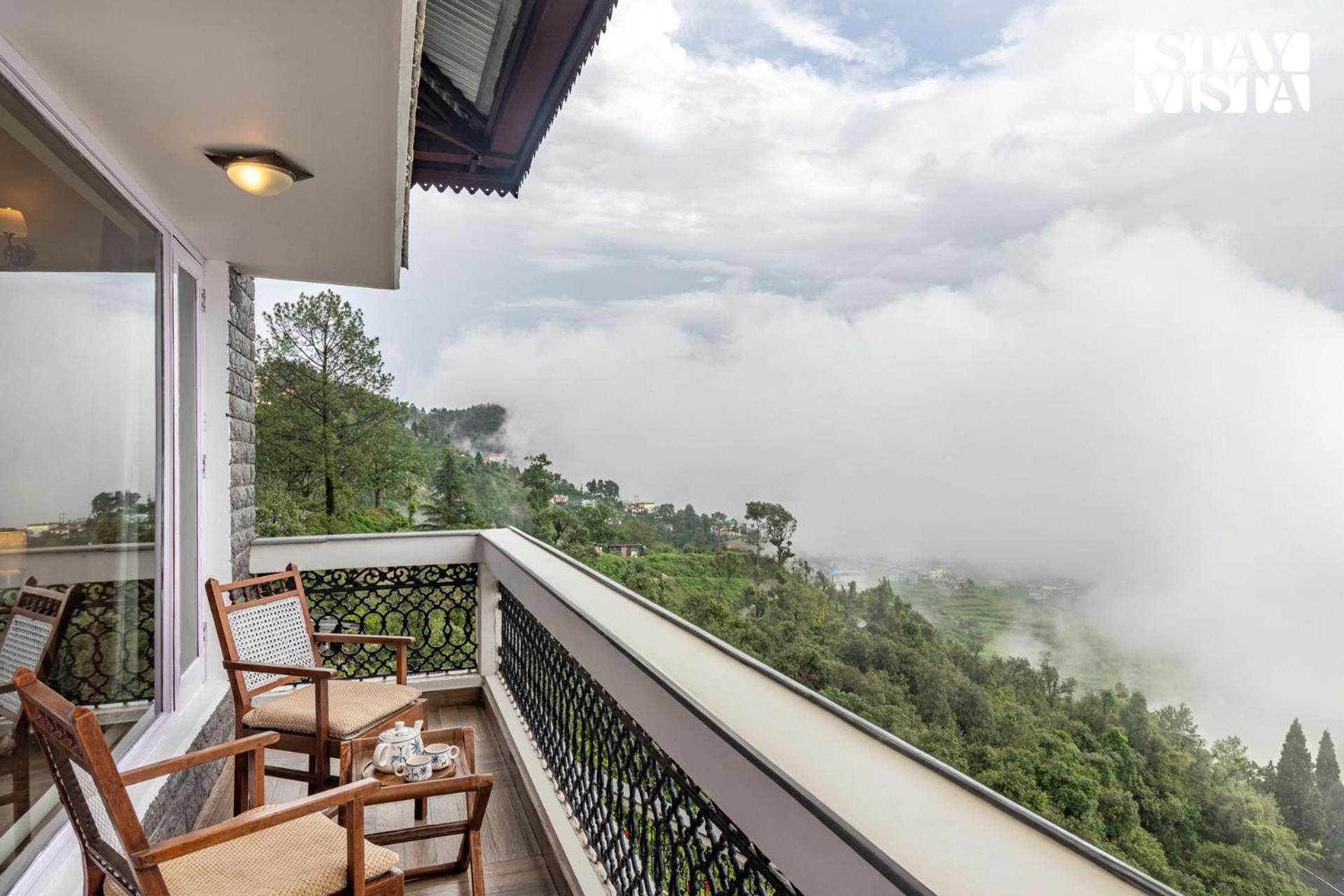 StayVista at Mountain Whispers - Views, Heater