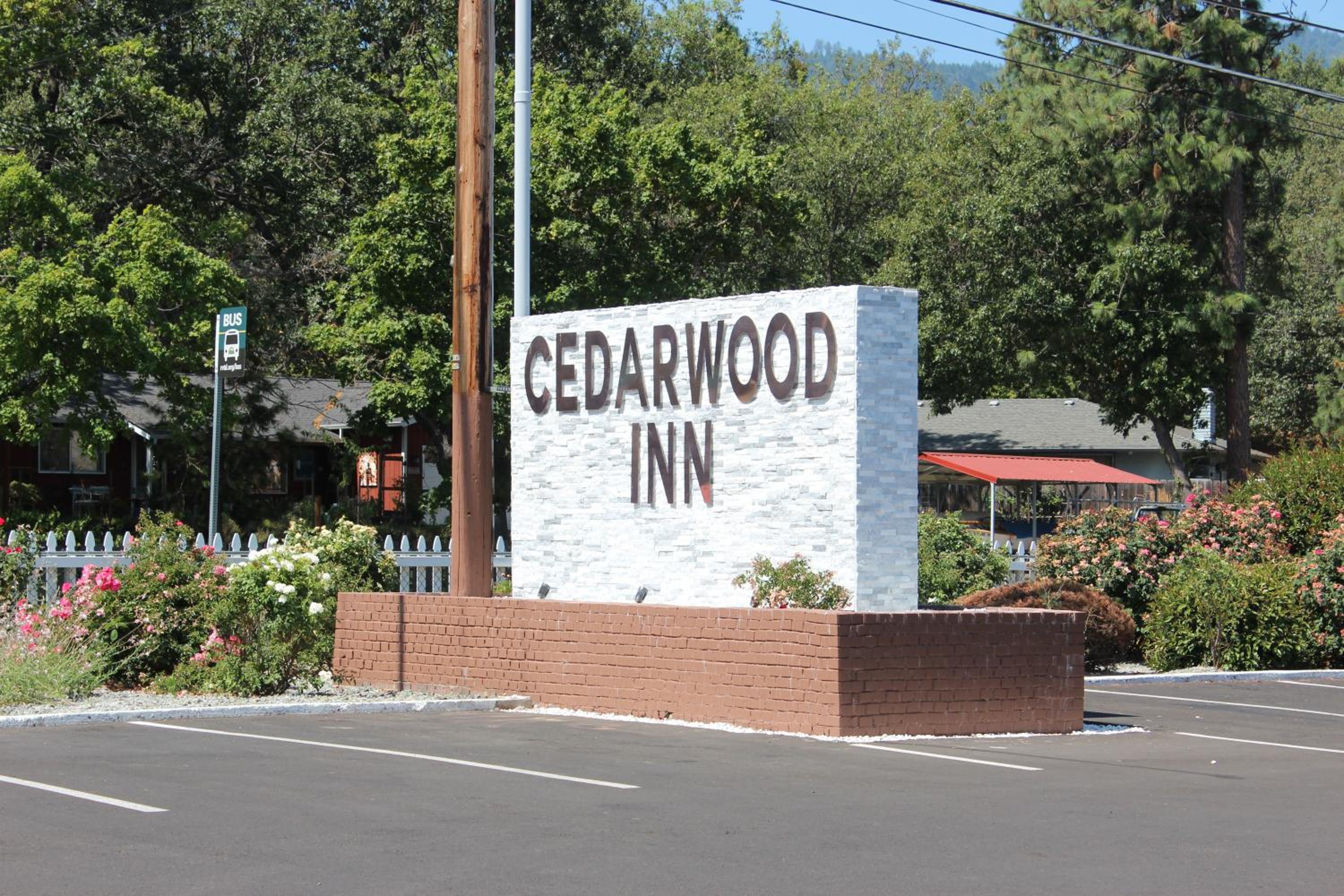 Ashland Vacations - Cedarwood Inn of Ashland - Property Image 1