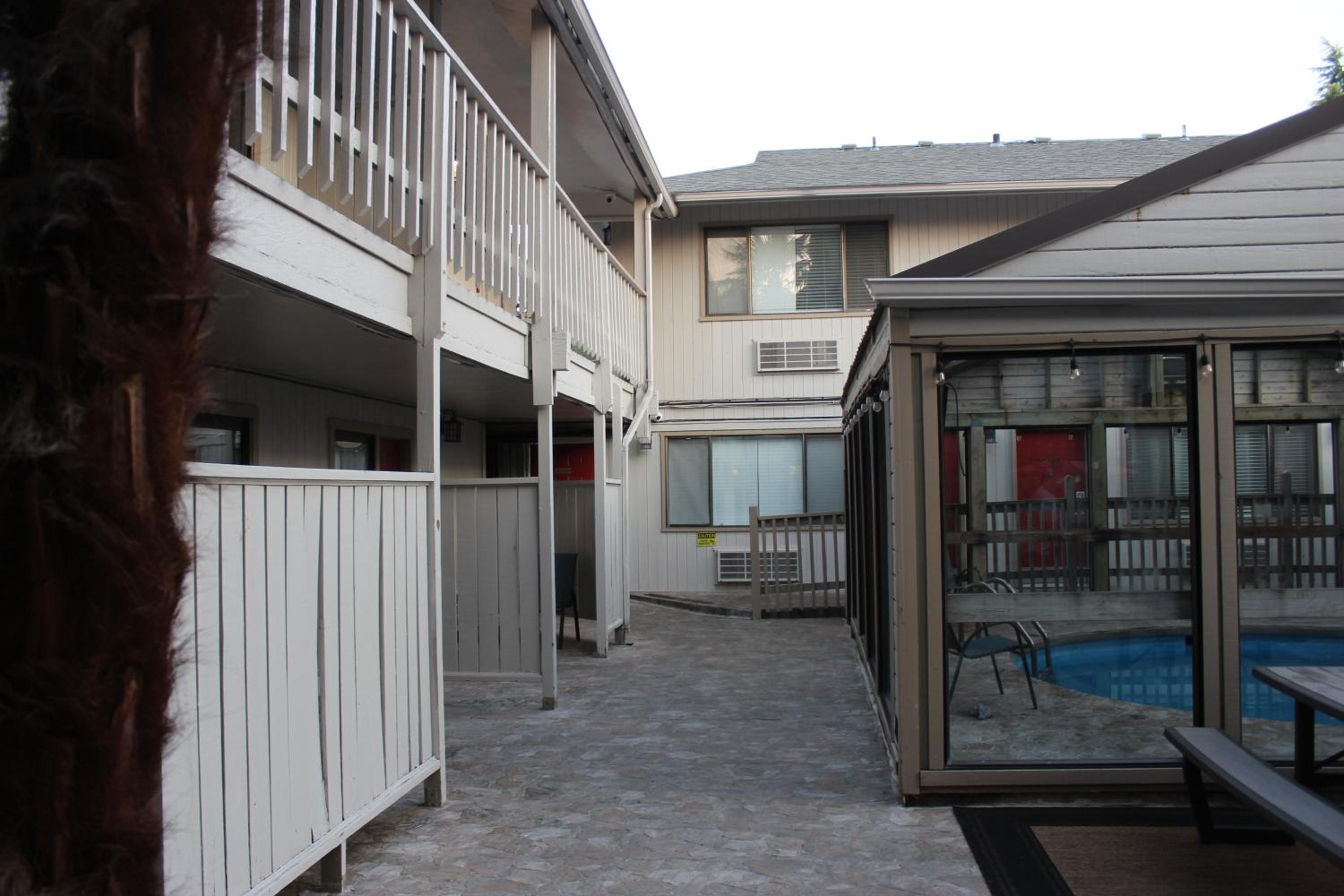 Ashland Vacations - Cedarwood Inn of Ashland - Property Image 140