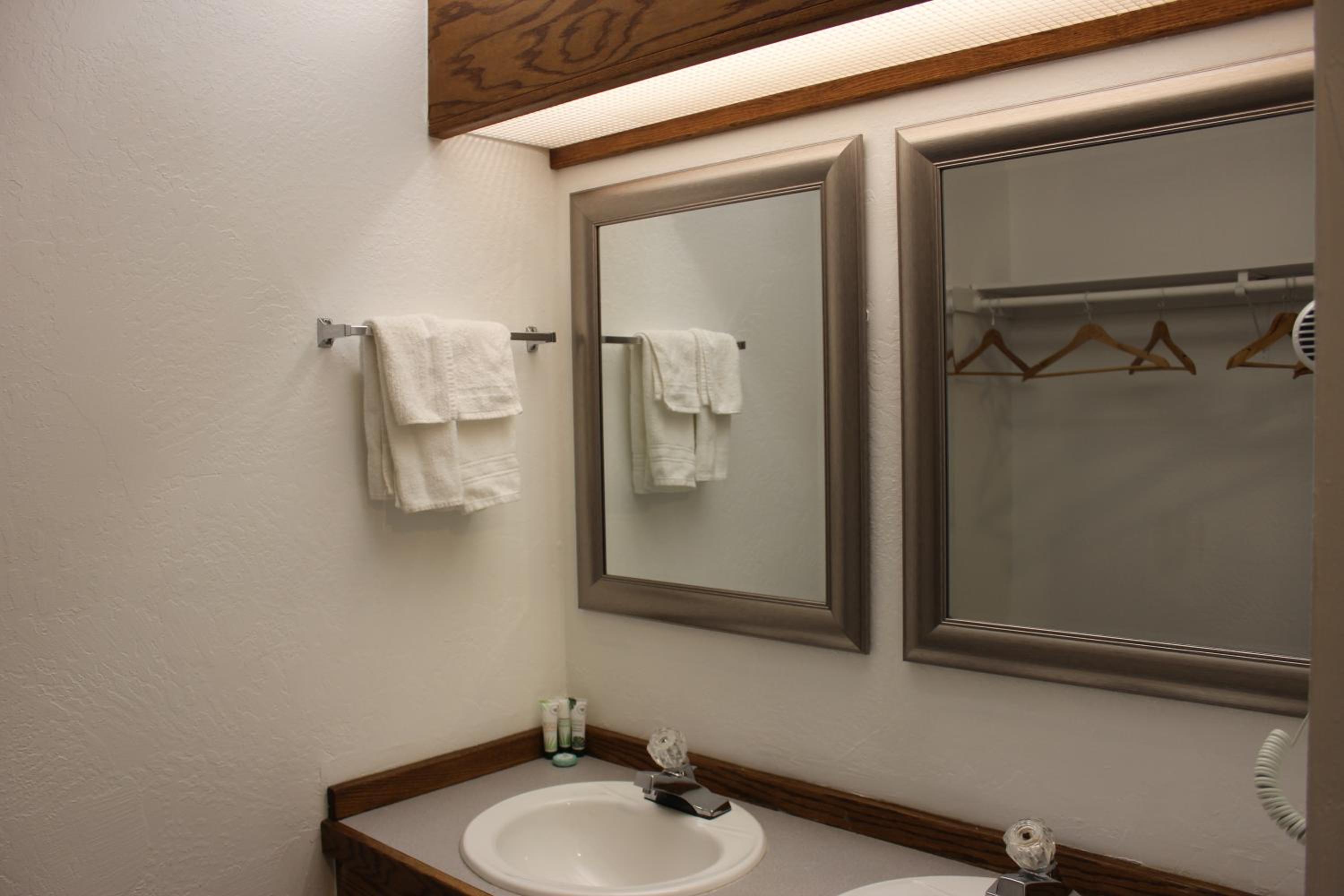 Ashland Vacations - Cedarwood Inn of Ashland - Property Image 12
