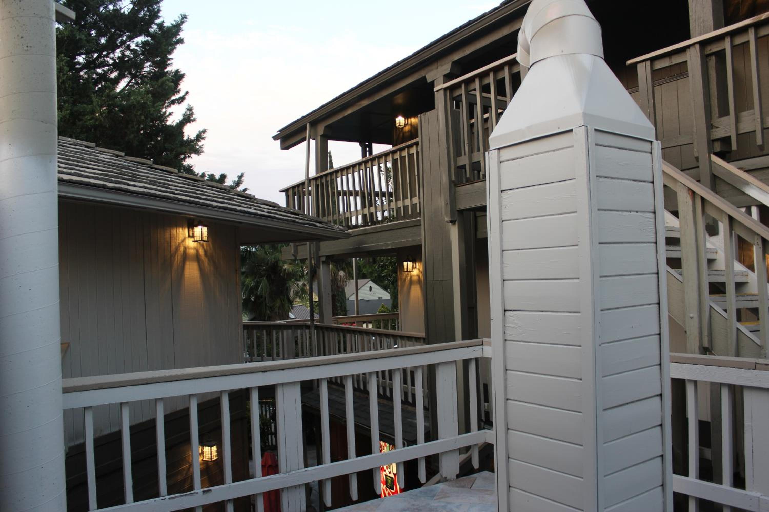Ashland Vacations - Cedarwood Inn of Ashland - Property Image 136