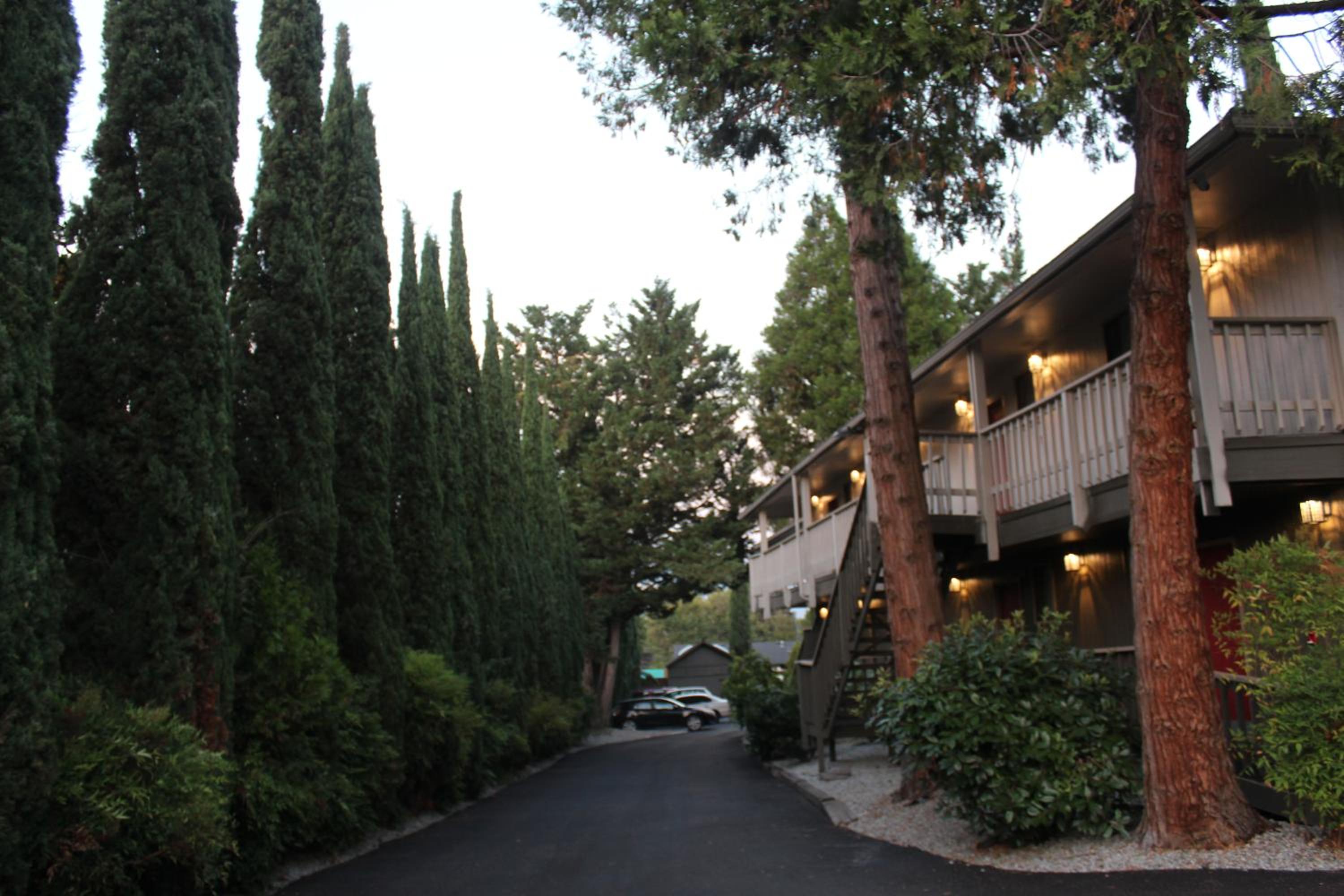 Ashland Vacations - Cedarwood Inn of Ashland - Property Image 129