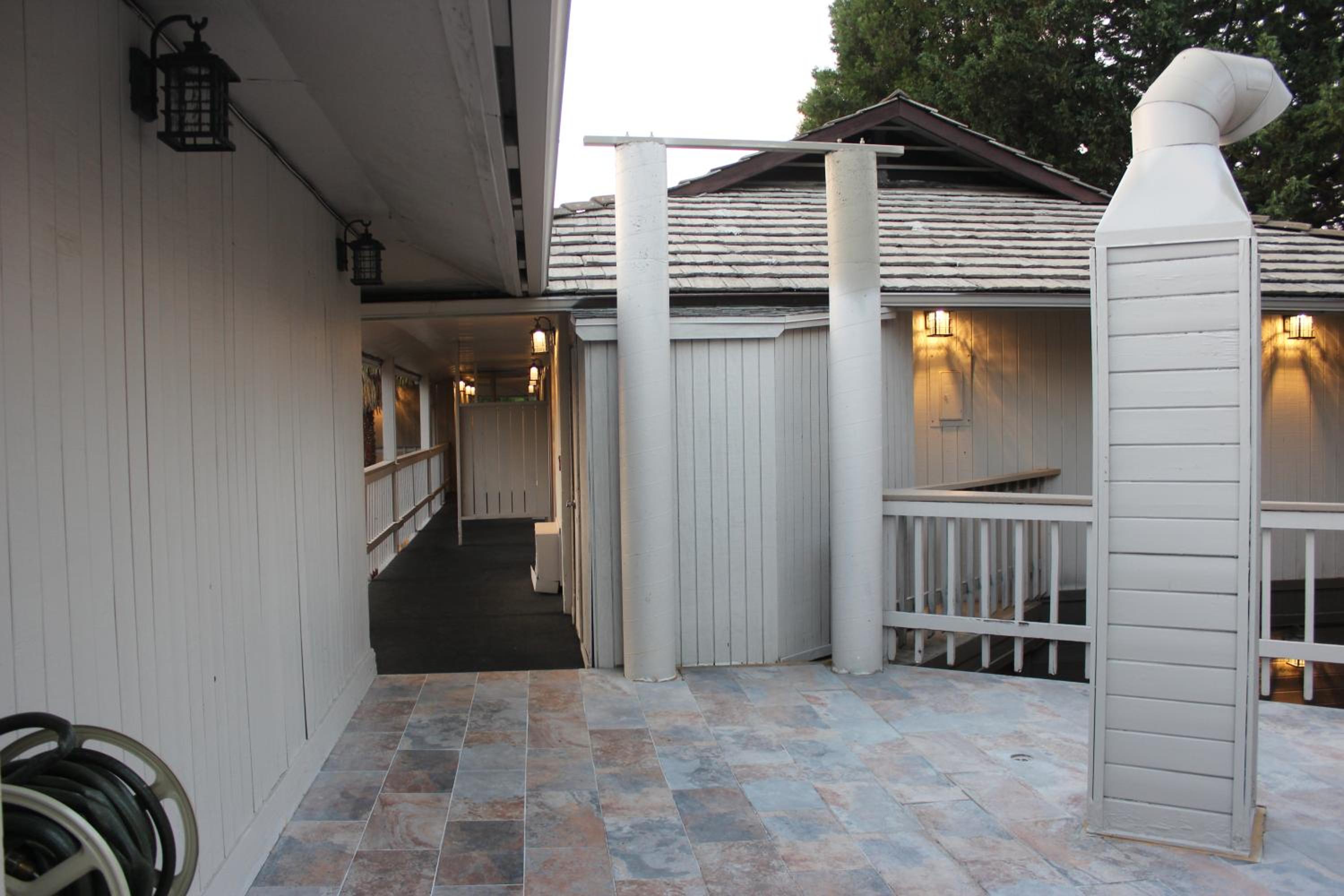Ashland Vacations - Cedarwood Inn of Ashland - Property Image 137