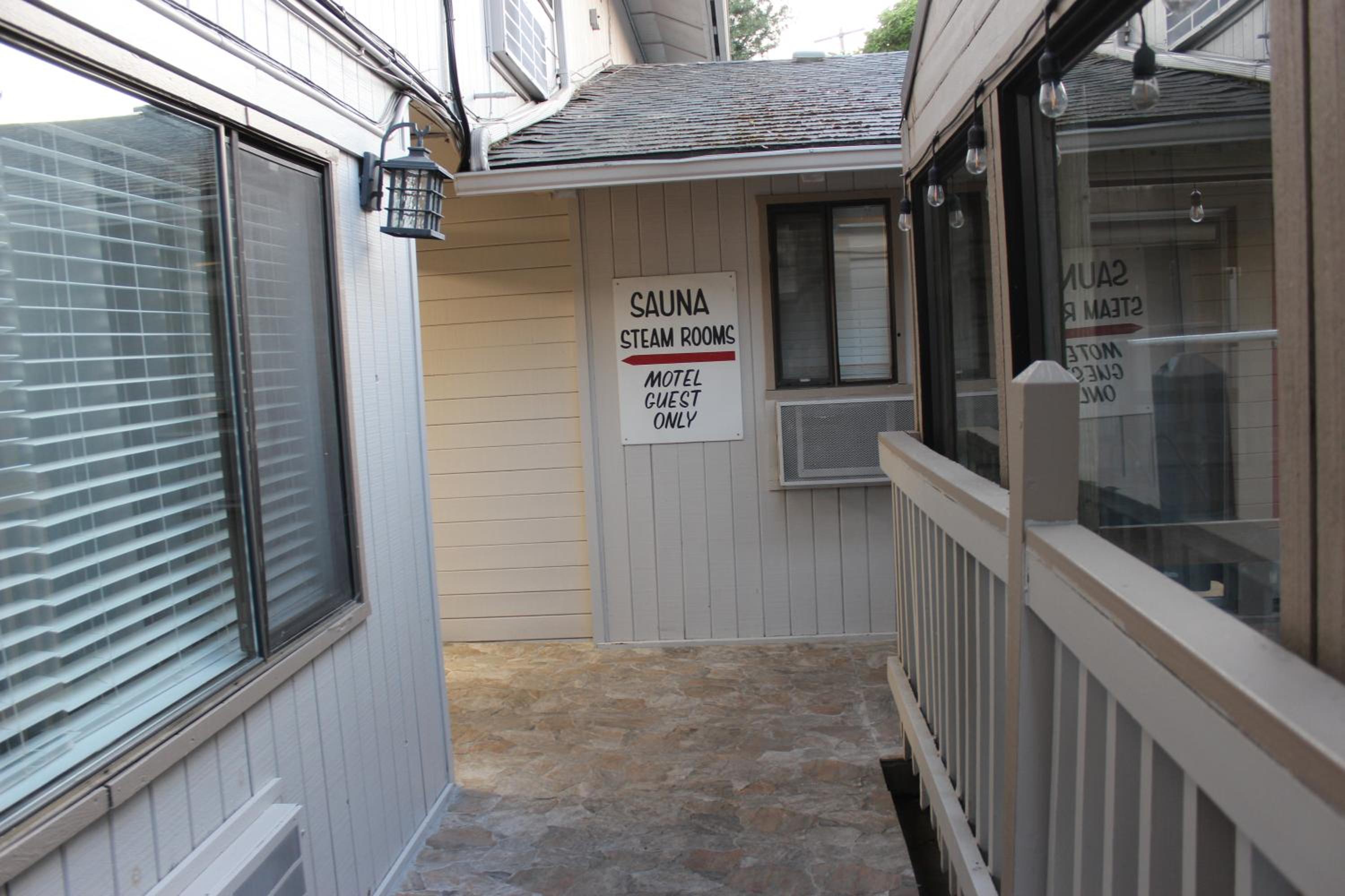 Ashland Vacations - Cedarwood Inn of Ashland - Property Image 138