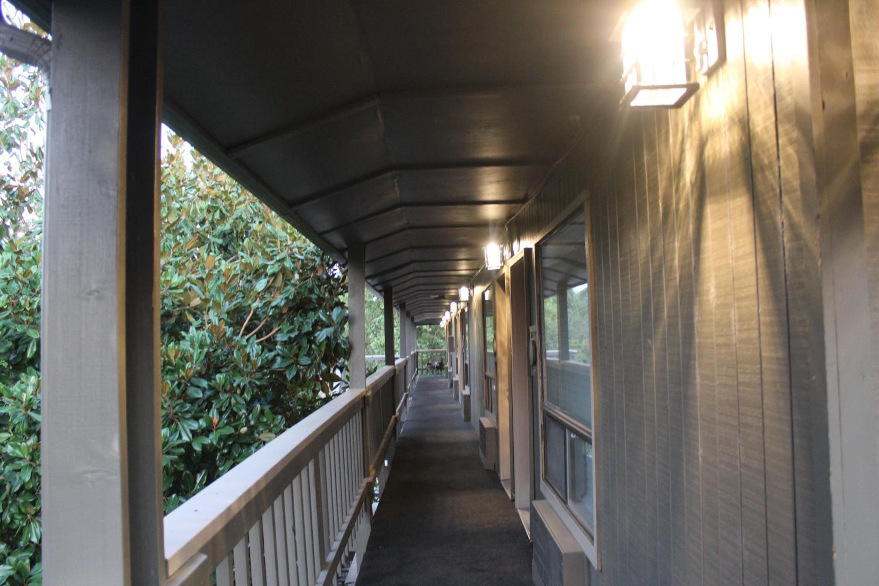 Ashland Vacations - Cedarwood Inn of Ashland - Property Image 133