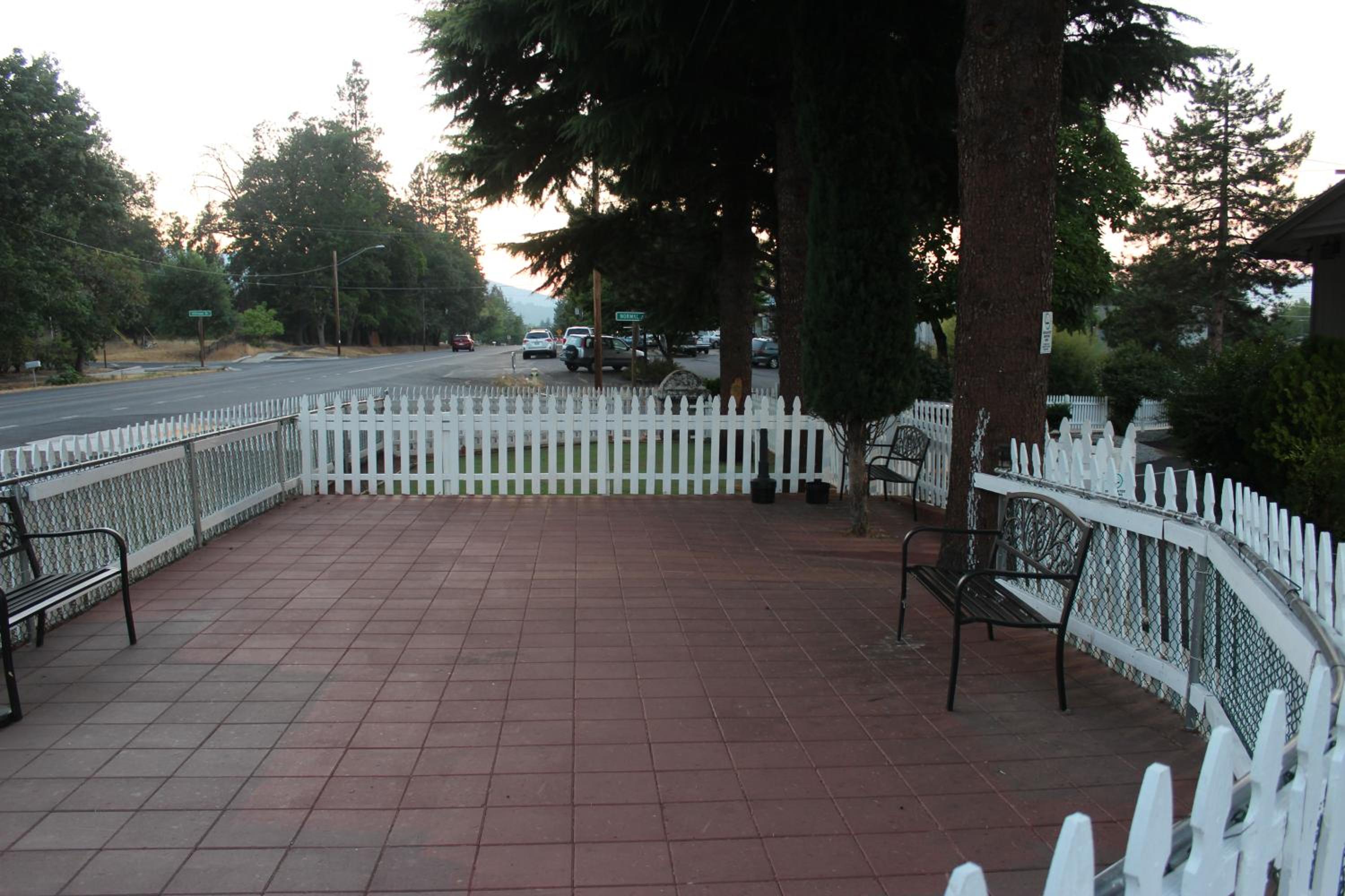 Ashland Vacations - Cedarwood Inn of Ashland - Property Image 27