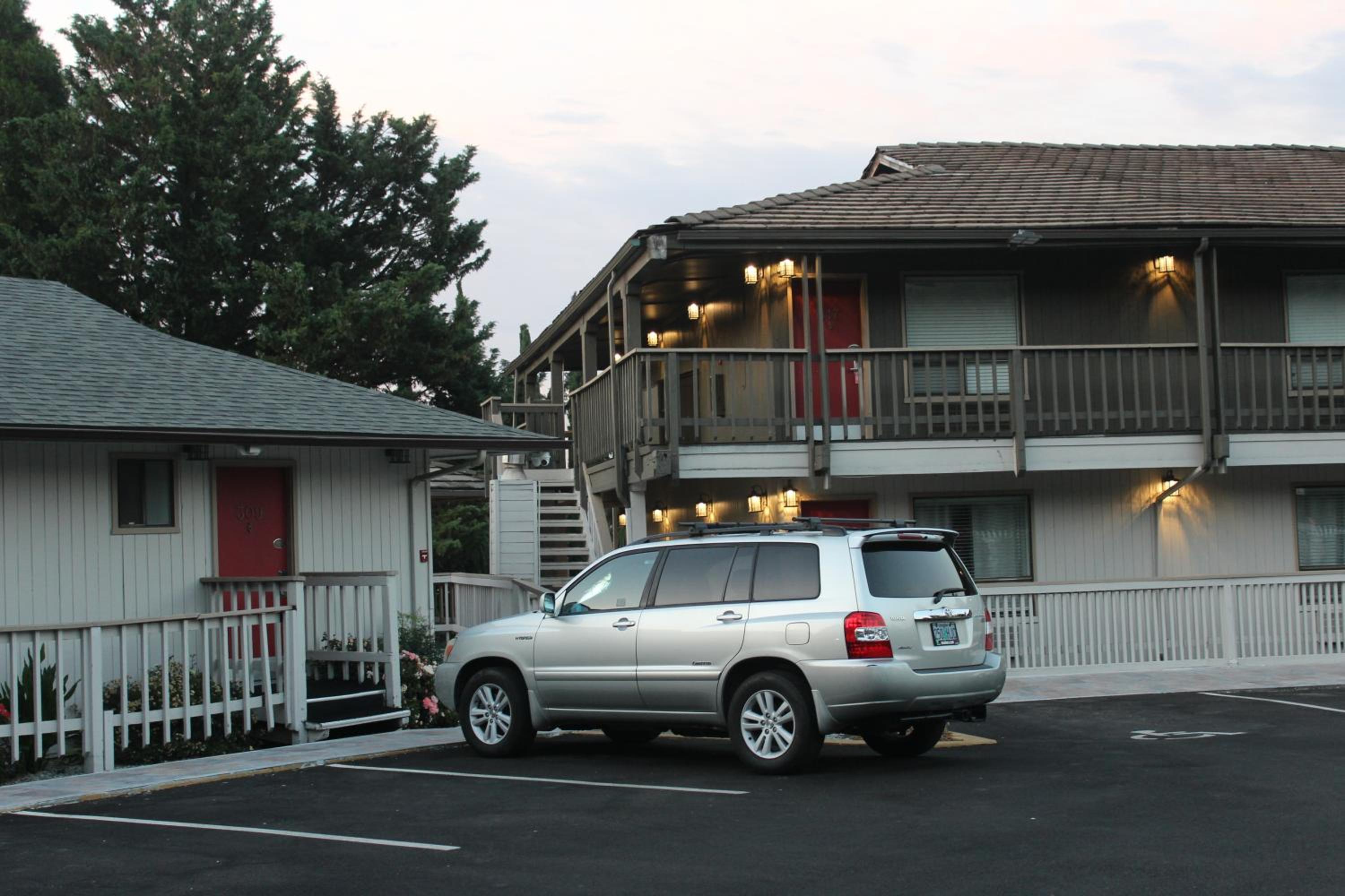 Ashland Vacations - Cedarwood Inn of Ashland - Property Image 126