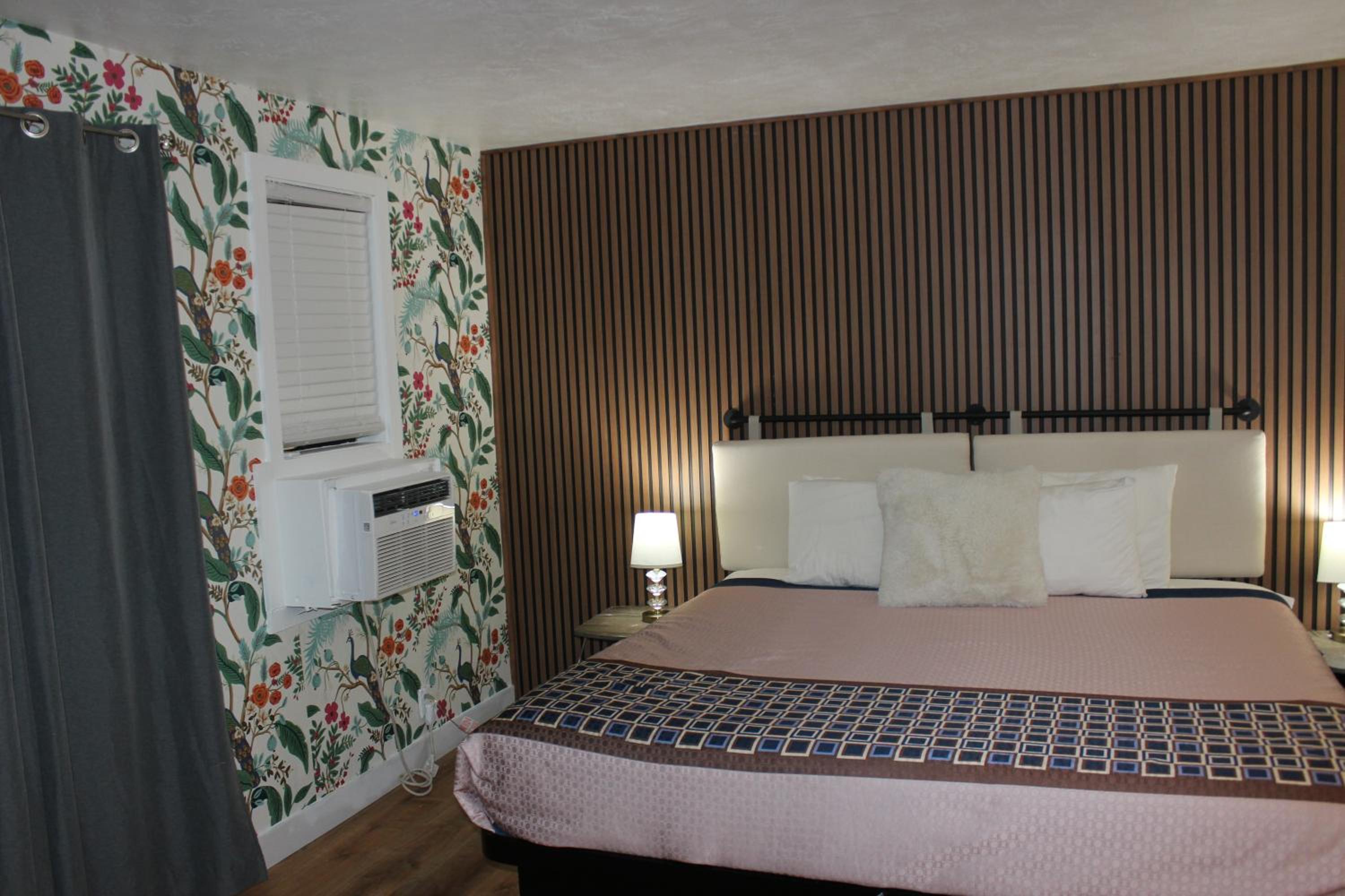Ashland Vacations - Cedarwood Inn of Ashland - Property Image 89