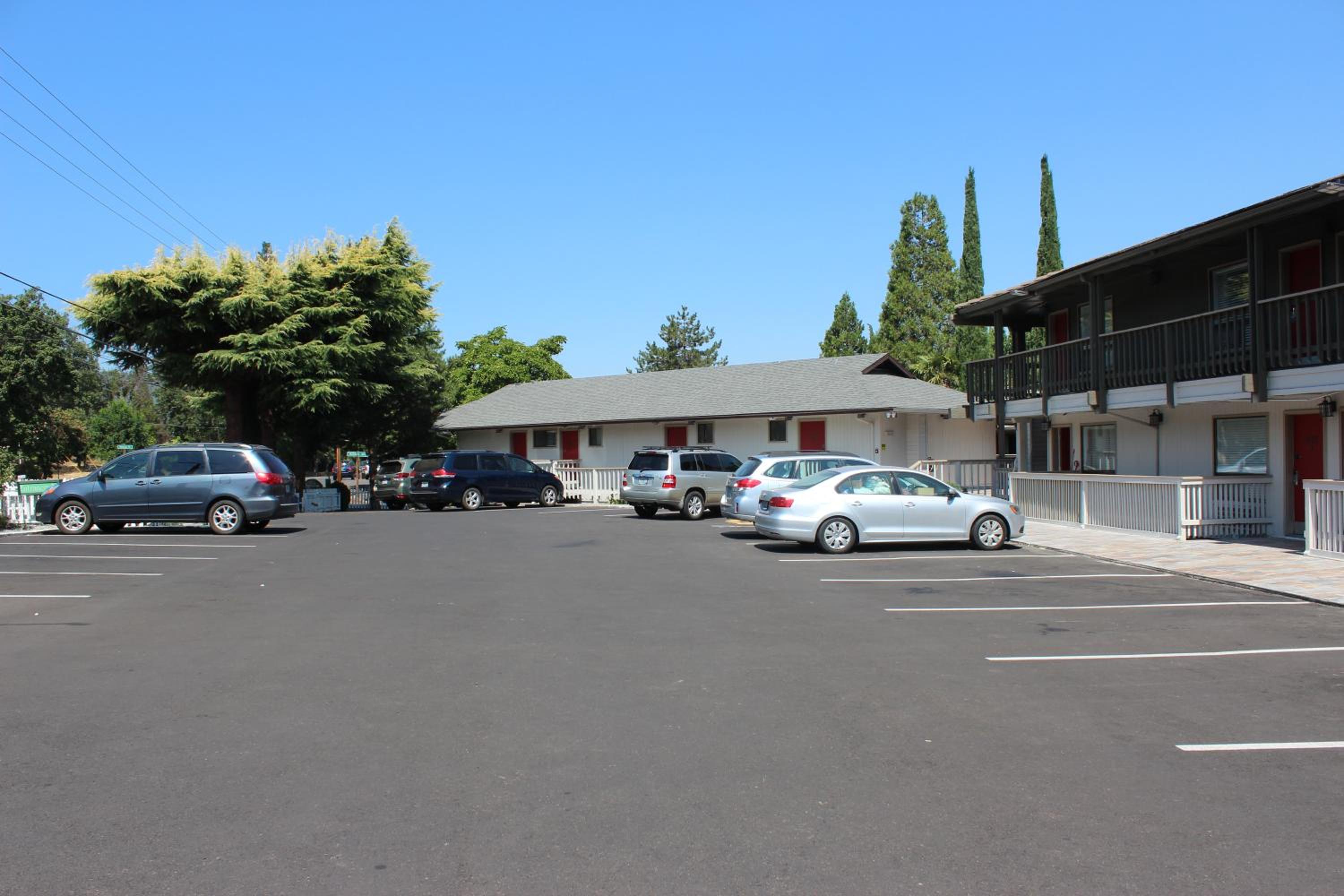 Ashland Vacations - Cedarwood Inn of Ashland - Property Image 125