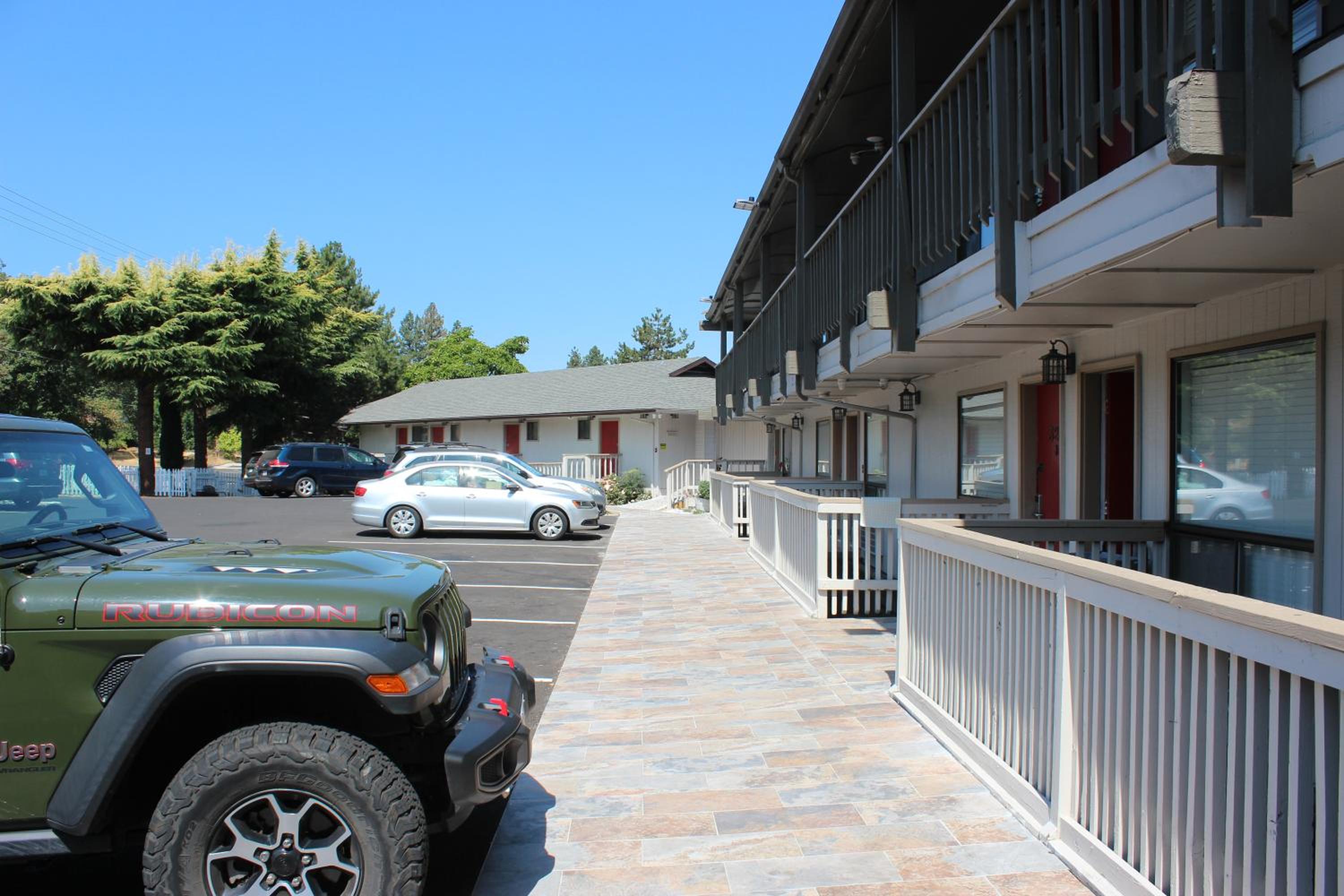 Ashland Vacations - Cedarwood Inn of Ashland - Property Image 122
