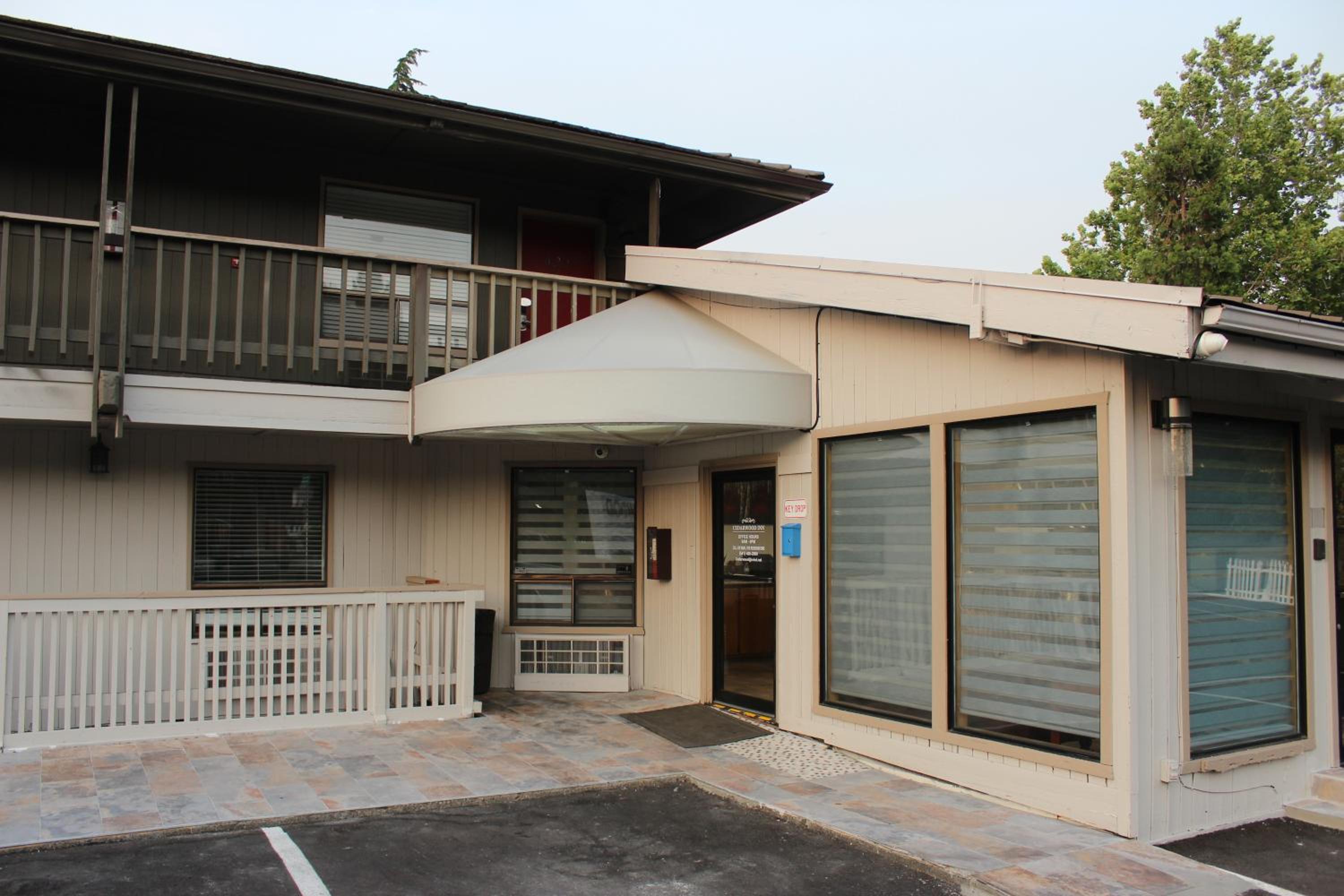 Ashland Vacations - Cedarwood Inn of Ashland - Property Image 121