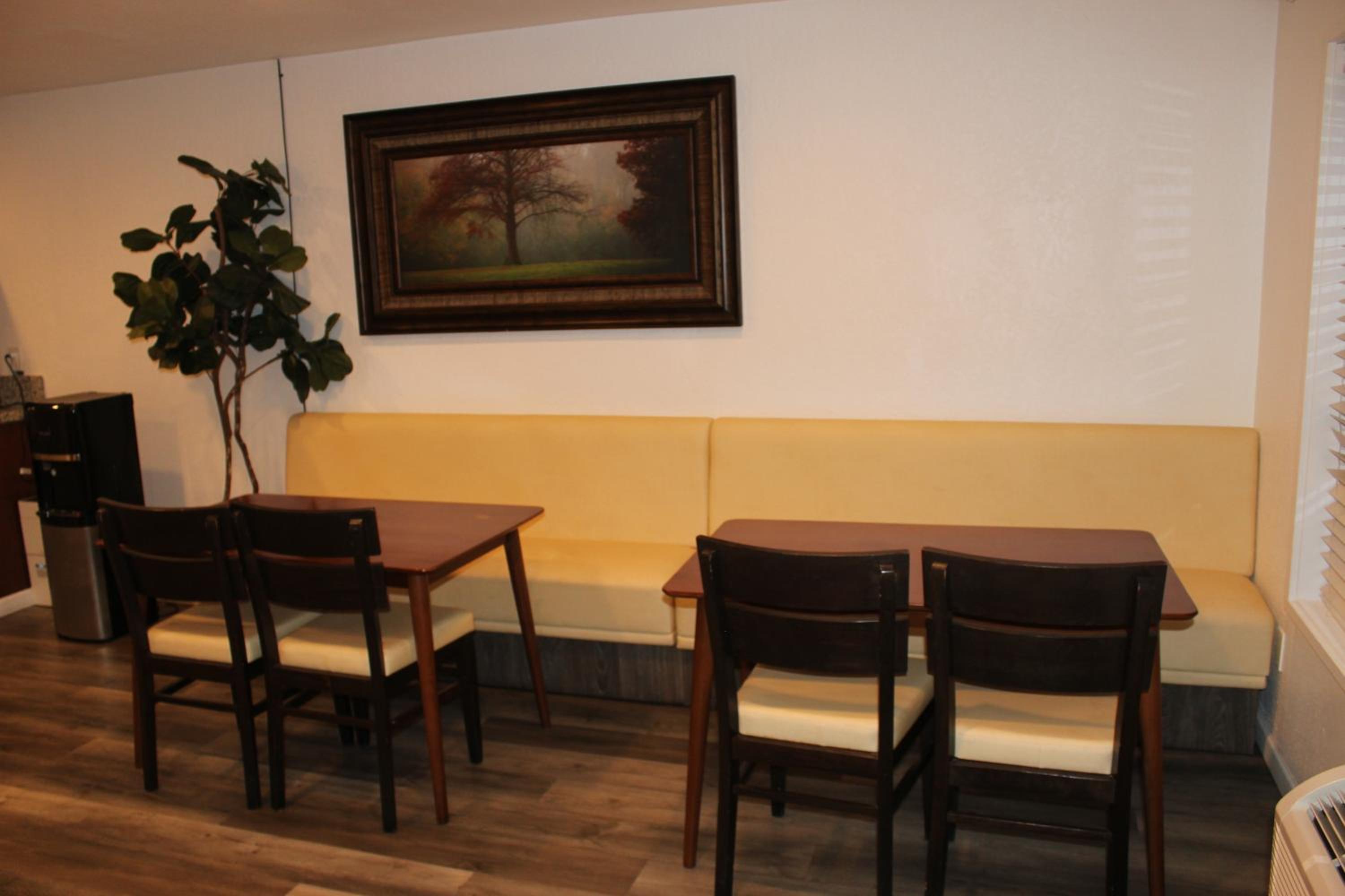 Ashland Vacations - Cedarwood Inn of Ashland - Property Image 119