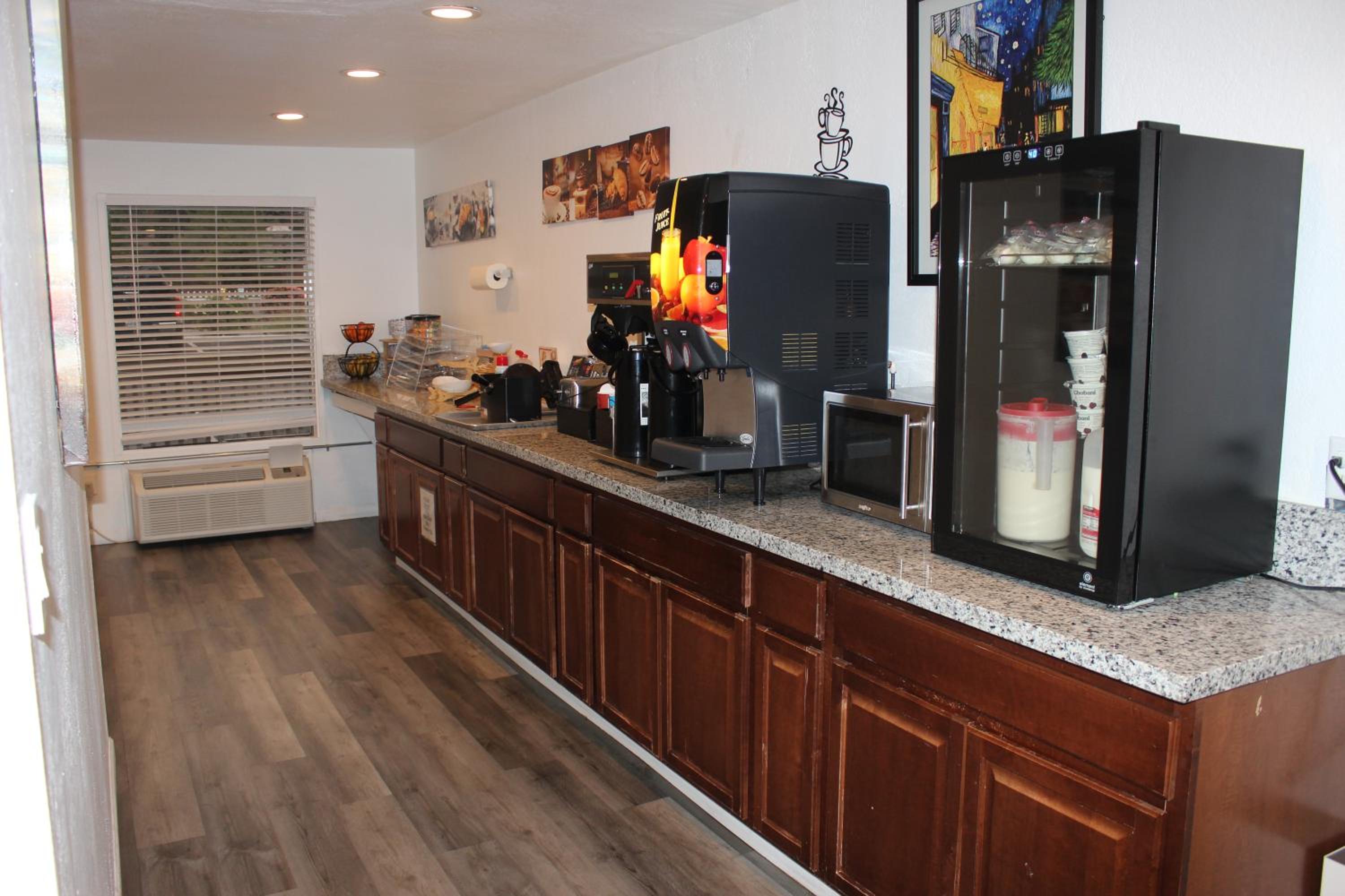 Ashland Vacations - Cedarwood Inn of Ashland - Property Image 117