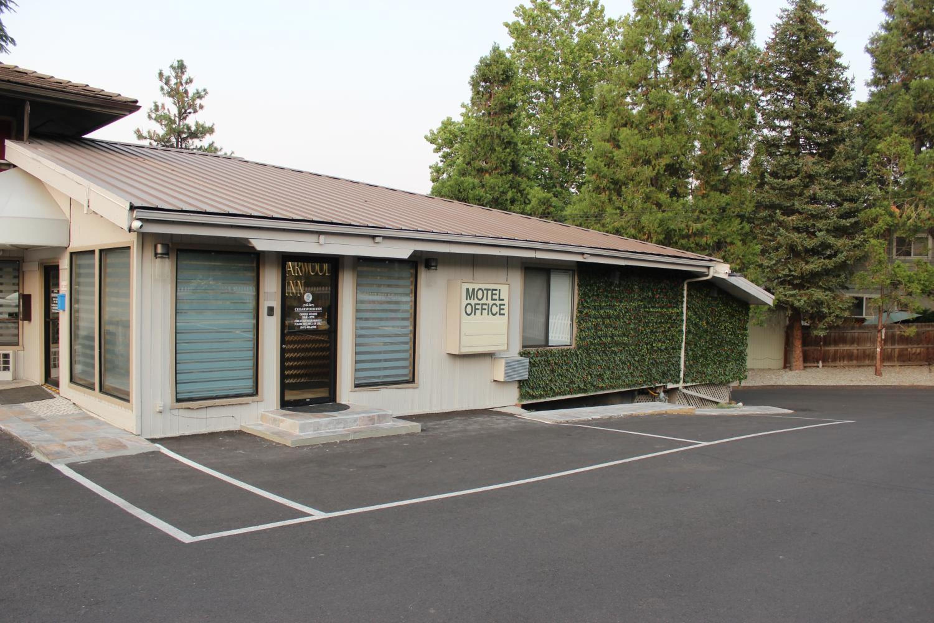Ashland Vacations - Cedarwood Inn of Ashland - Property Image 120