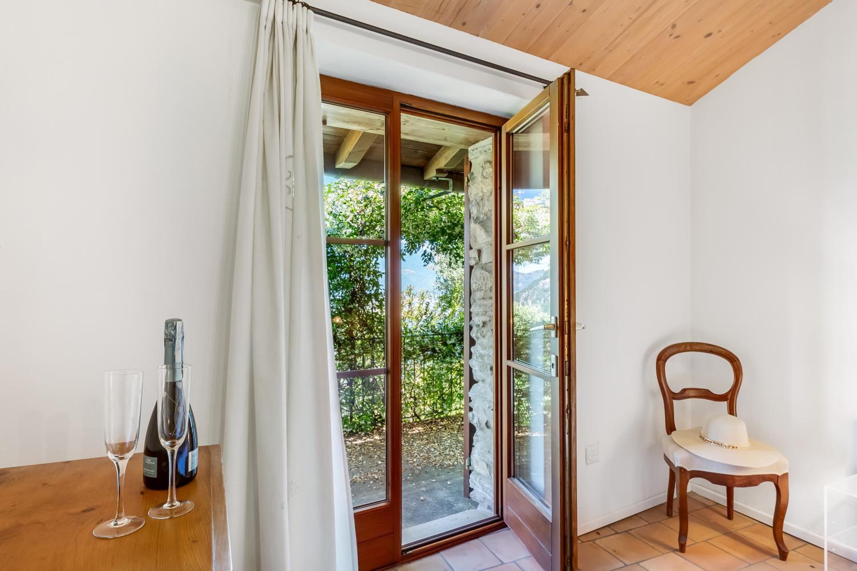 Romantic Apartments - Happy Rentals