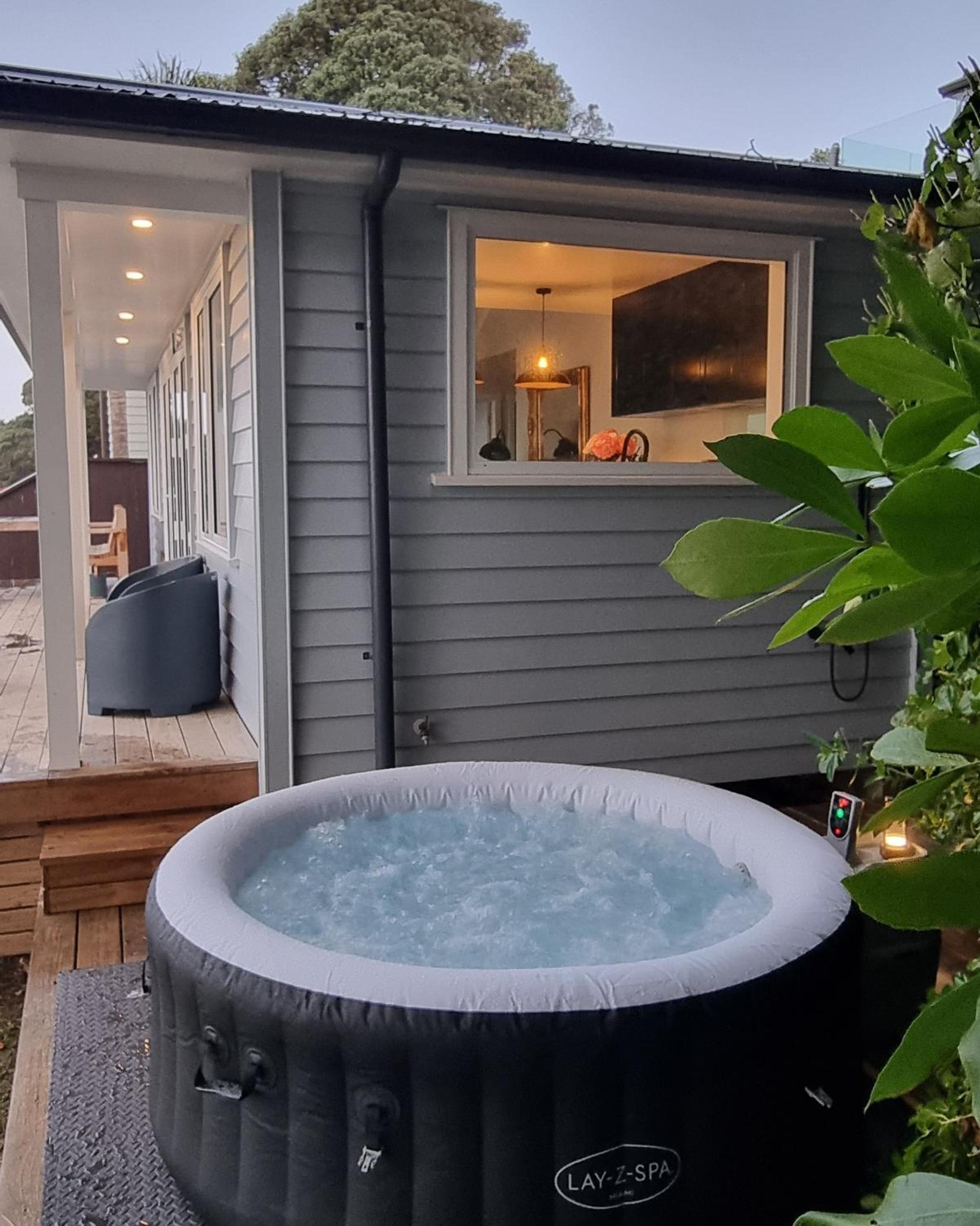 Red Rock Cottage, beachfront luxury view 5