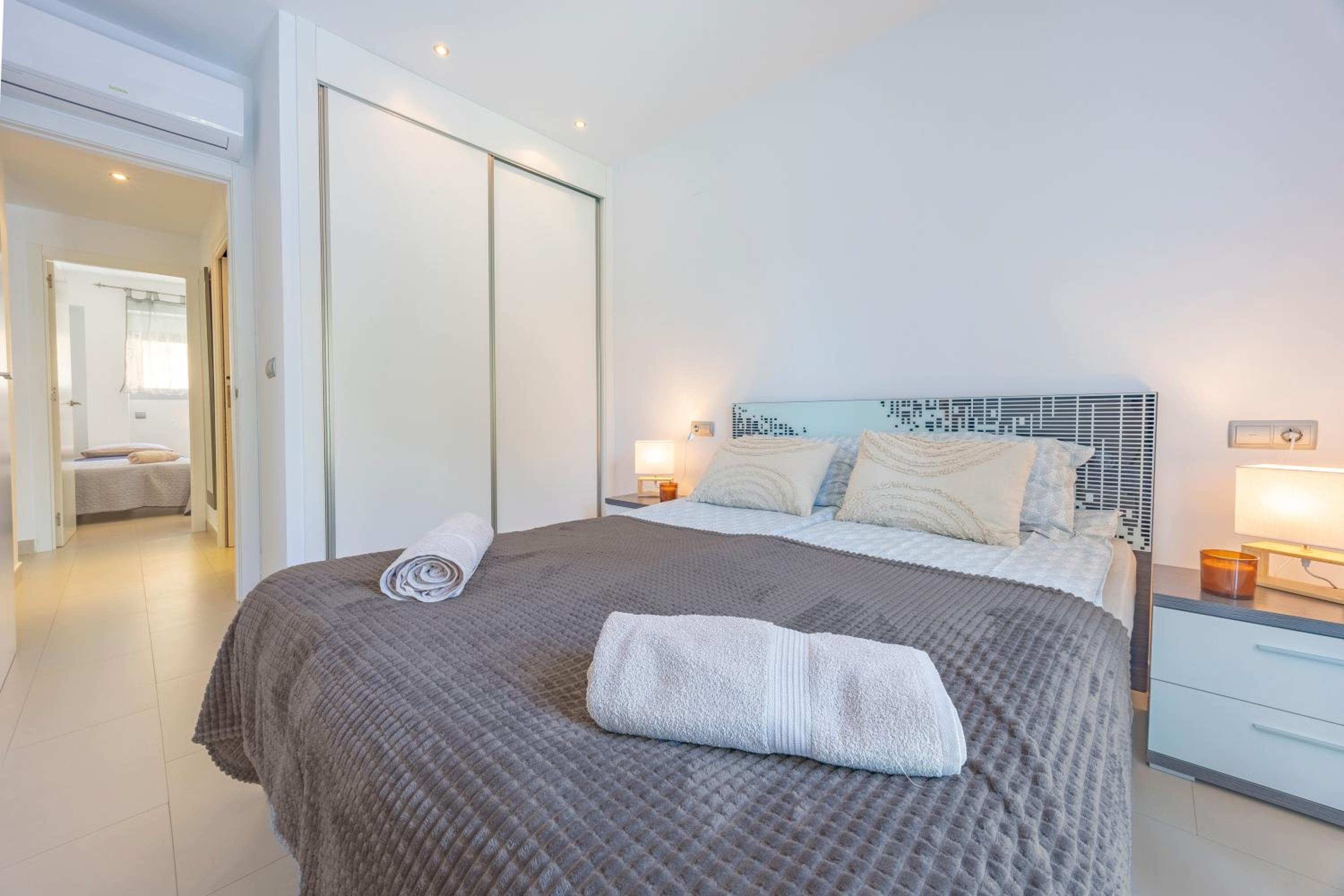 Playa de Poniente en Benidorm — hotel room
