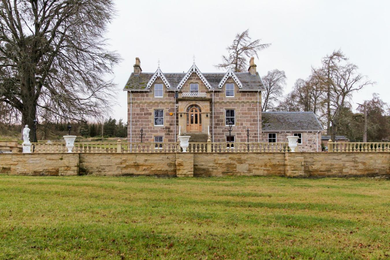 The Doune, Luxury Traditional Country House with hot tub
