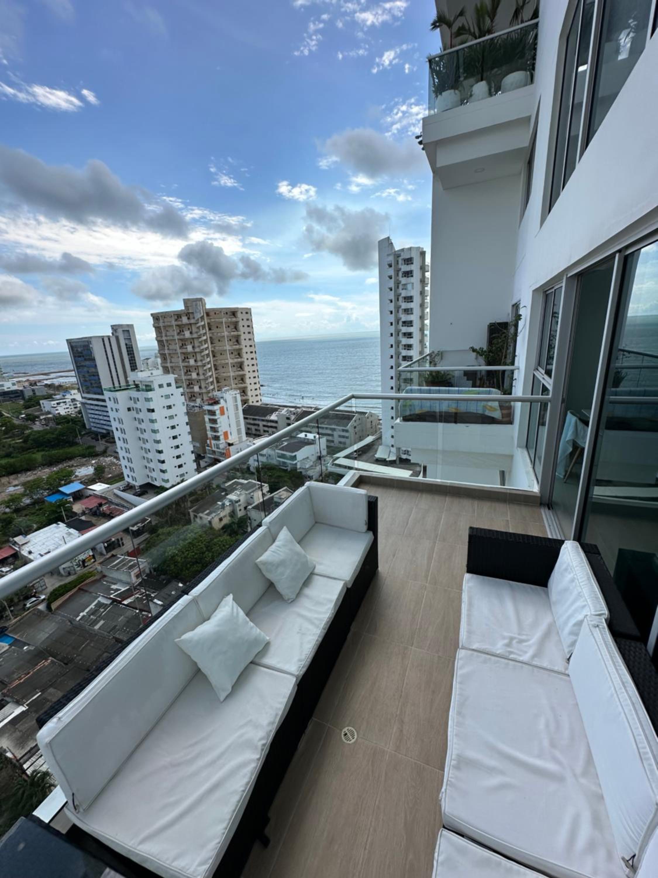 Modern 2 Story Penthouse, With Pool, Spa & Beach