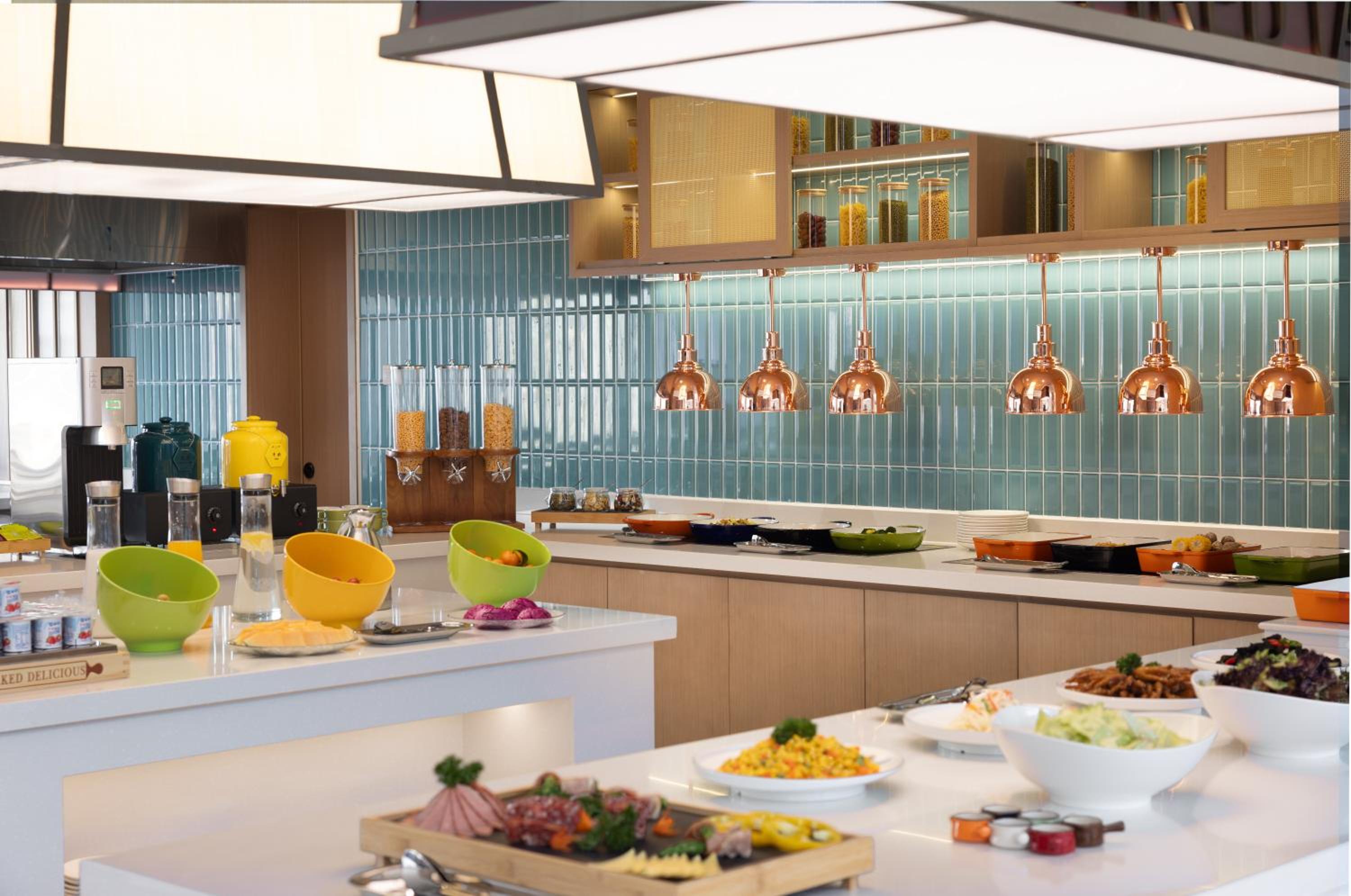 Home2 Suite by Hilton Jingjiang Binjiang New Town