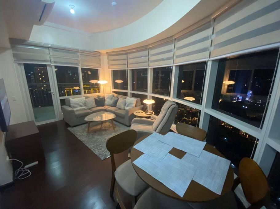 1BR Premium condo - Twin Oaks Pl PANORAMIC VIEW view 3