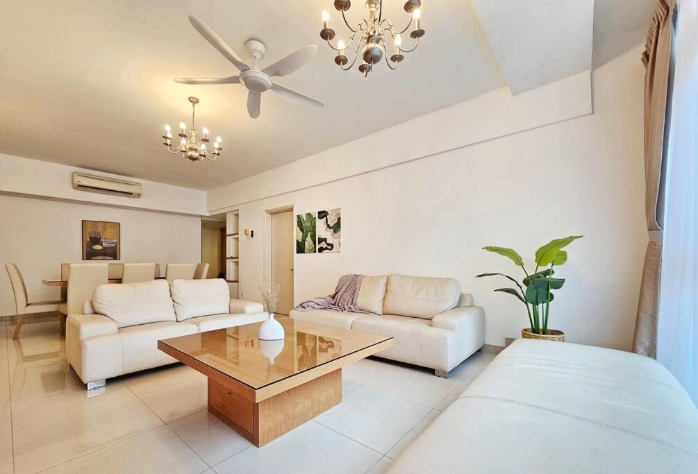 Fahrenheit Bukit Bintang Big Group 13Pax Family Suites