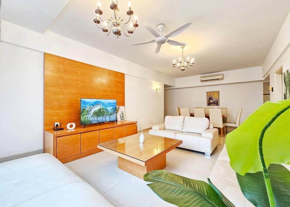 Fahrenheit Bukit Bintang Big Group 13Pax Family Suites