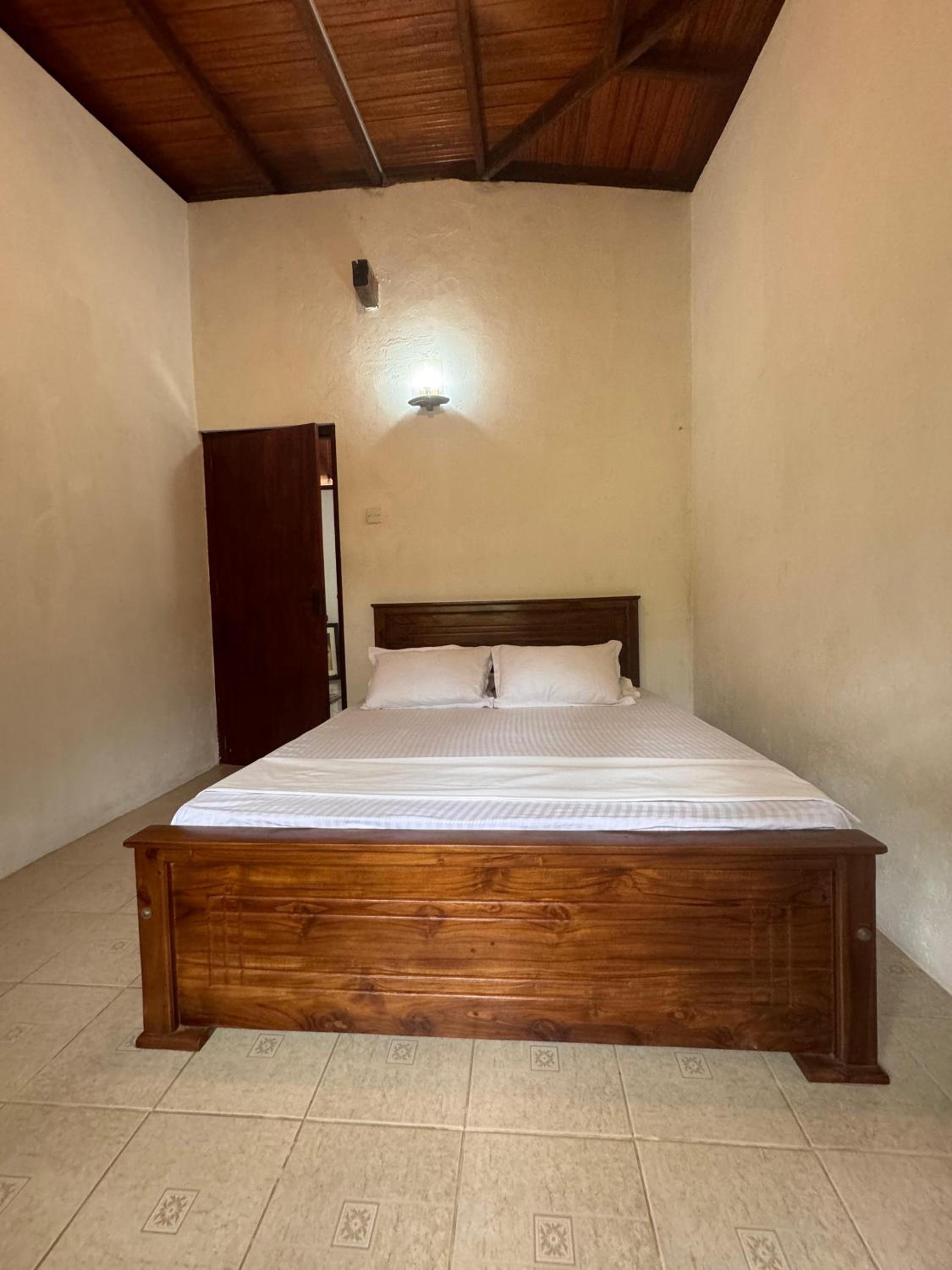 'Kolamba Gedara' green apartment