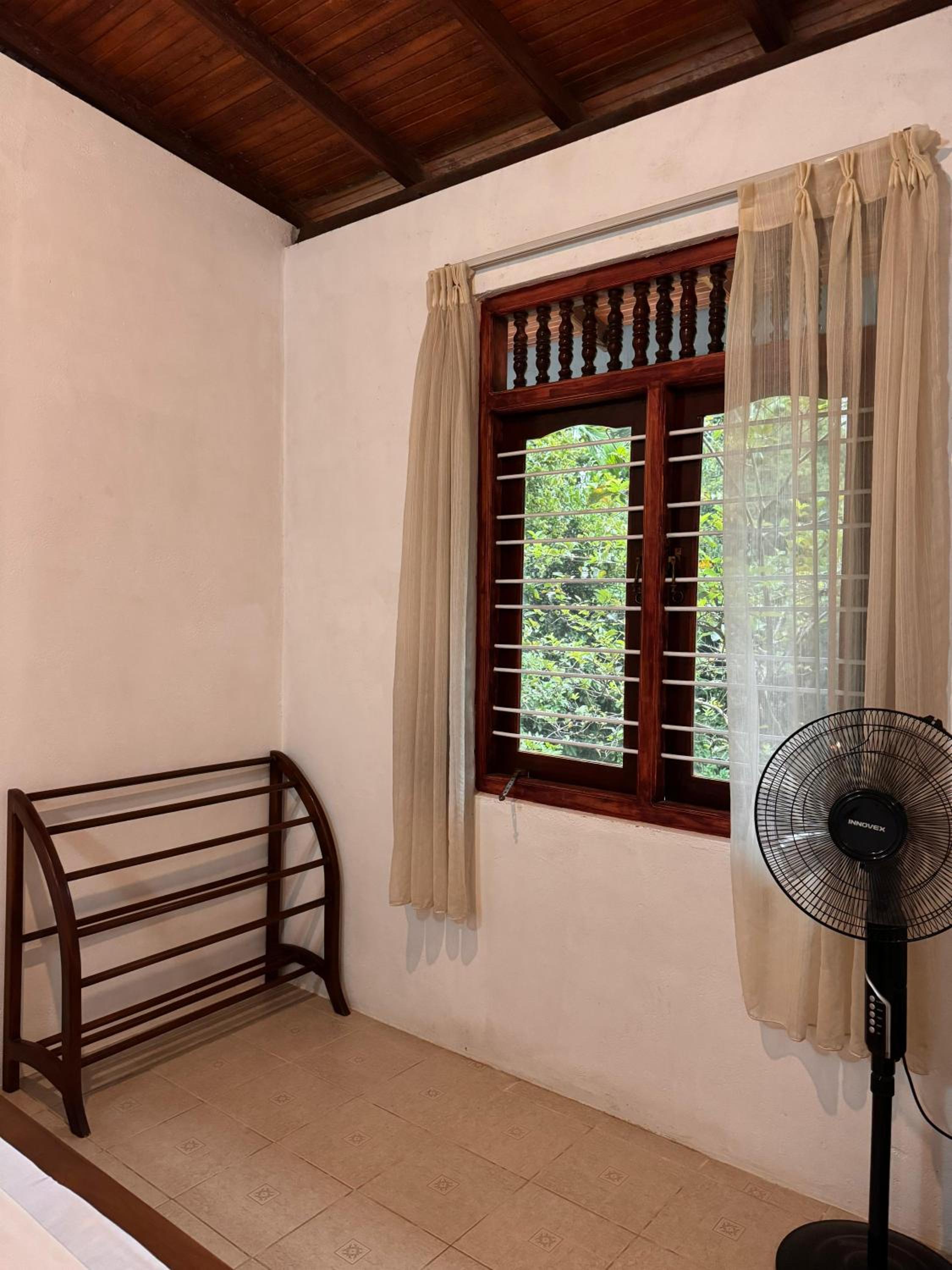 'Kolamba Gedara' green apartment