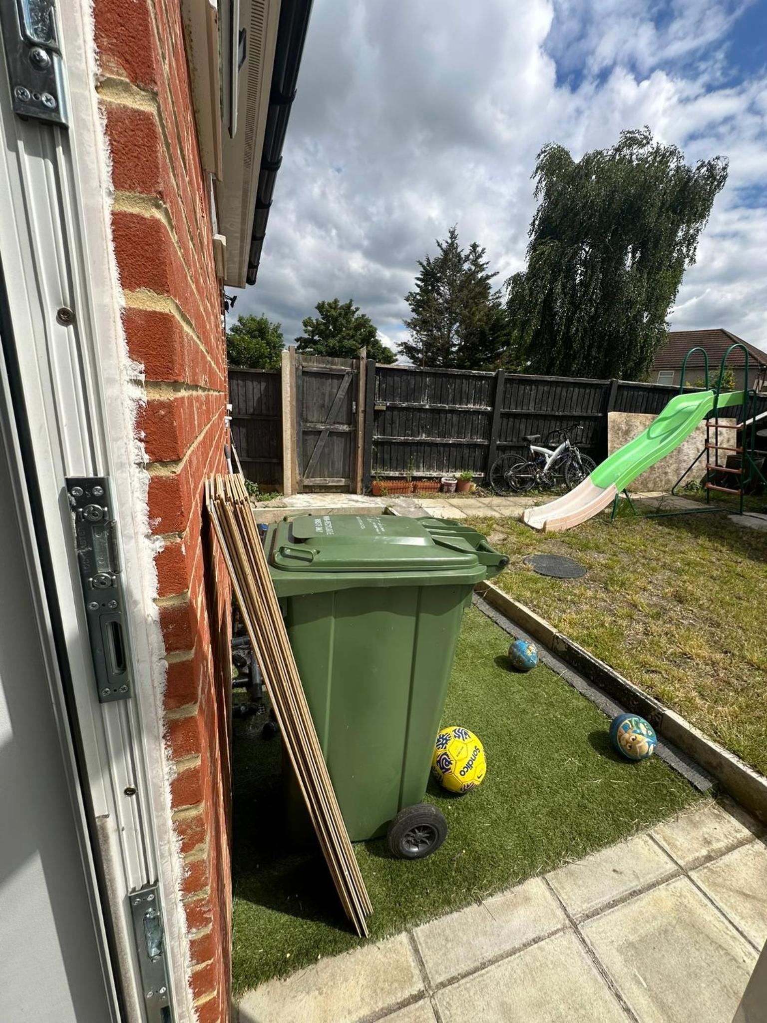Luxury Ensuite Studio In Crayford Dartford Bexley London With Full Kitchen And Side Garden Alleyway Entrance view 2
