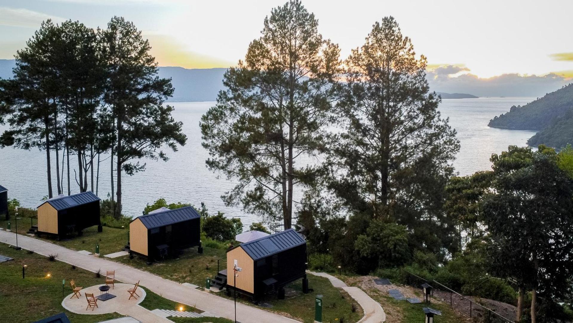 Bobocabin Patra, Parapat