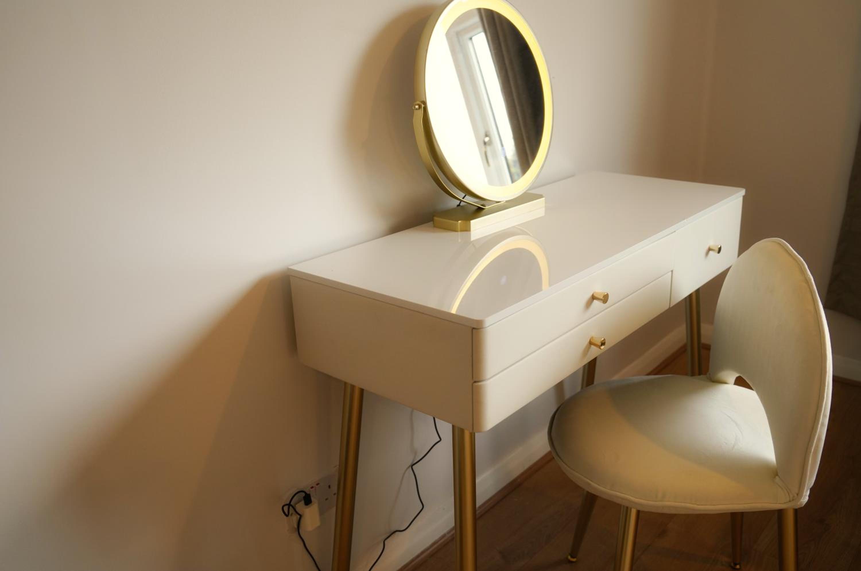 Lux 5 Bed sleeps 11, 10 mins from Wembley Stadium, Jacuzzi and Steam Shower