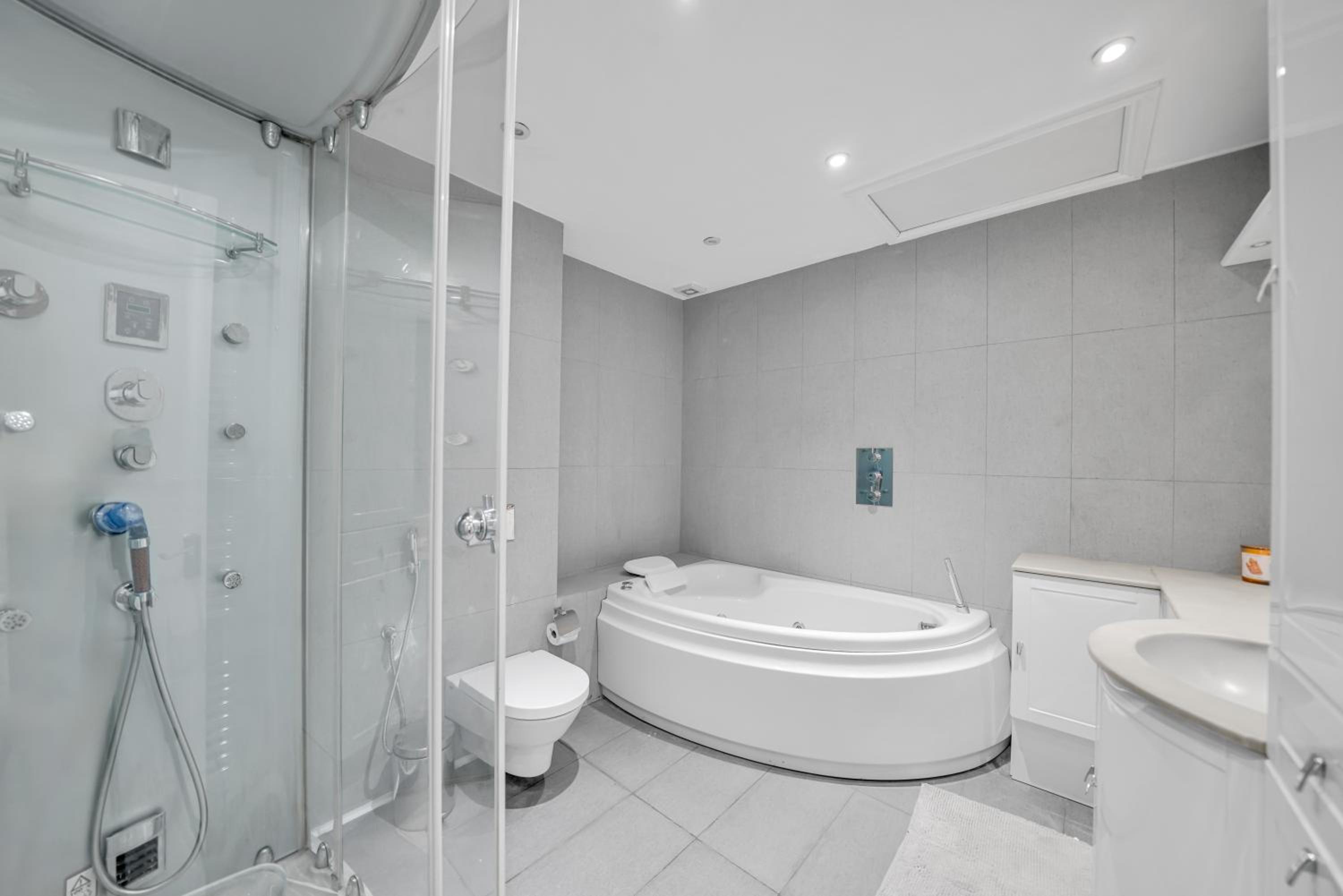 Lux 5 Bed sleeps 11, 10 mins from Wembley Stadium, Jacuzzi and Steam Shower