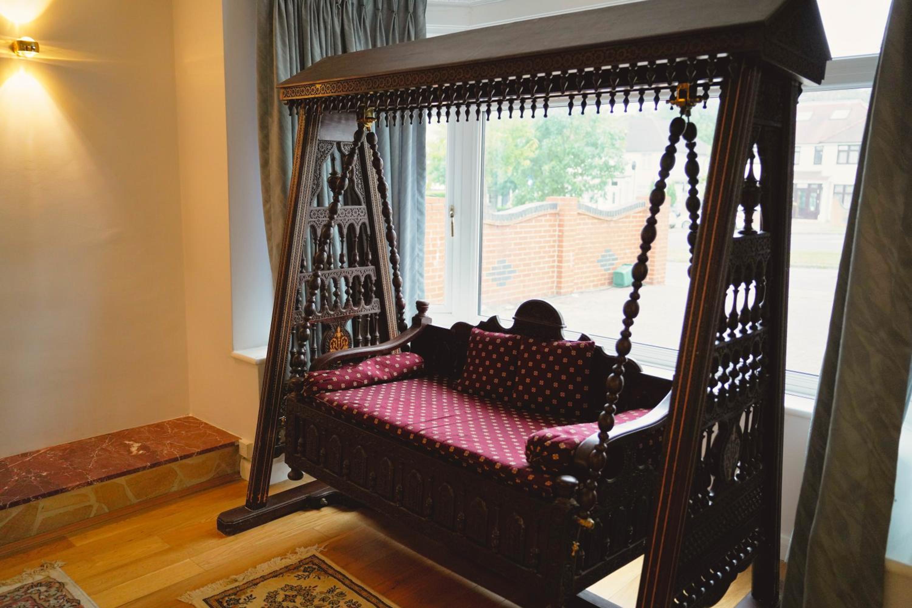 Lux 5 Bed sleeps 11, 10 mins from Wembley Stadium, Jacuzzi and Steam Shower
