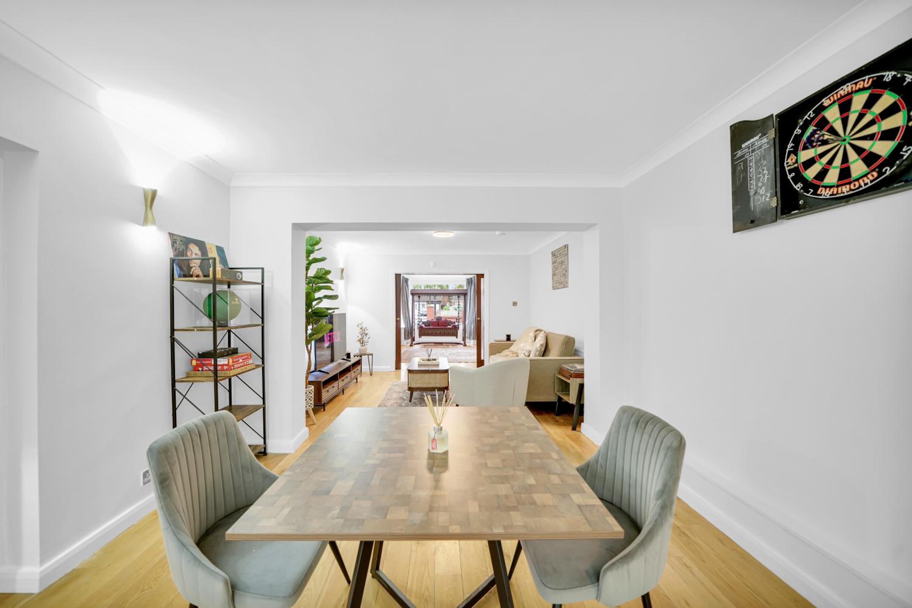Lux 5 Bed sleeps 11, 10 mins from Wembley Stadium, Jacuzzi and Steam Shower