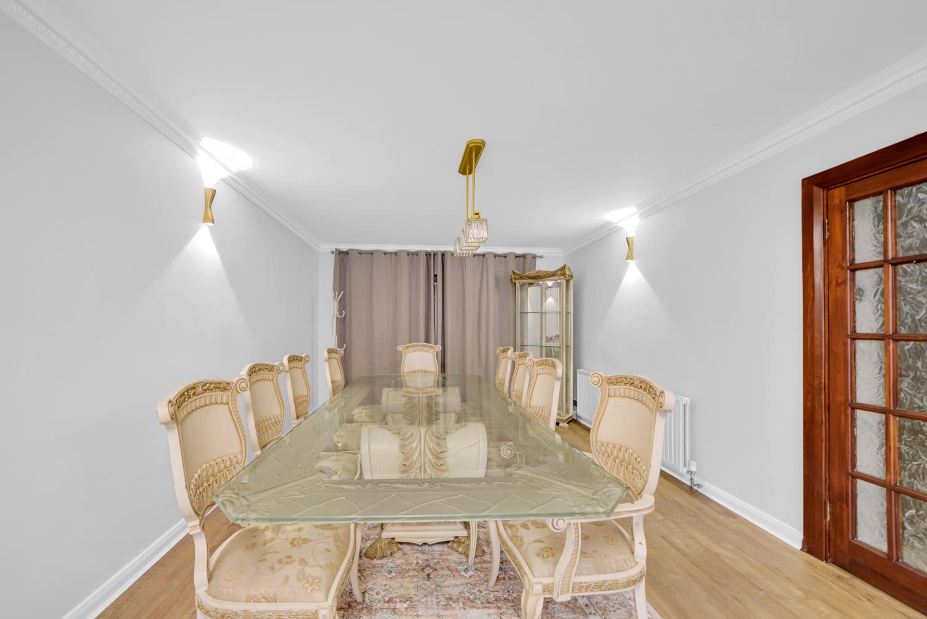 Lux 5 Bed sleeps 11, 10 mins from Wembley Stadium, Jacuzzi and Steam Shower