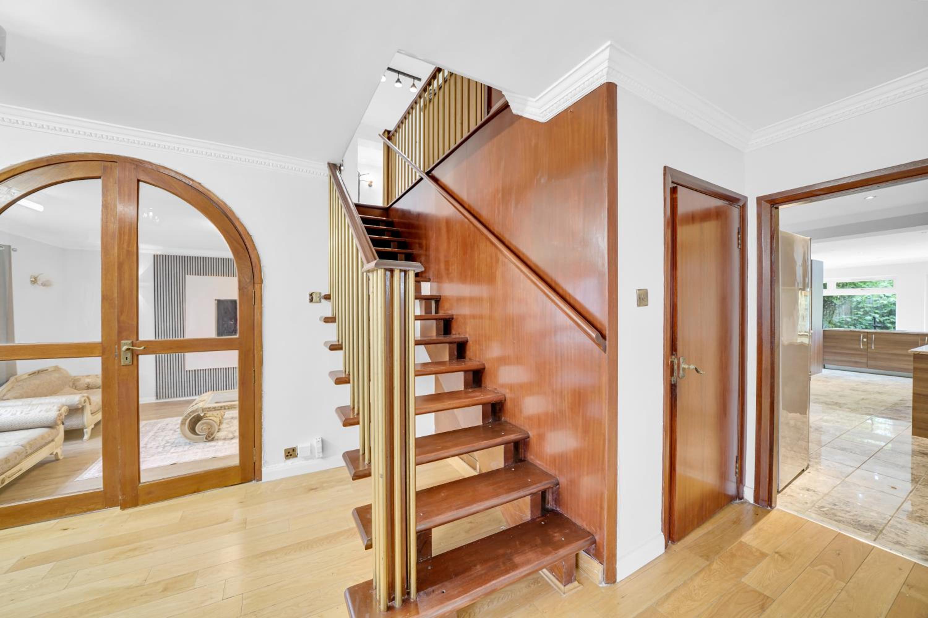 Lux 5 Bed sleeps 11, 10 mins from Wembley Stadium, Jacuzzi and Steam Shower