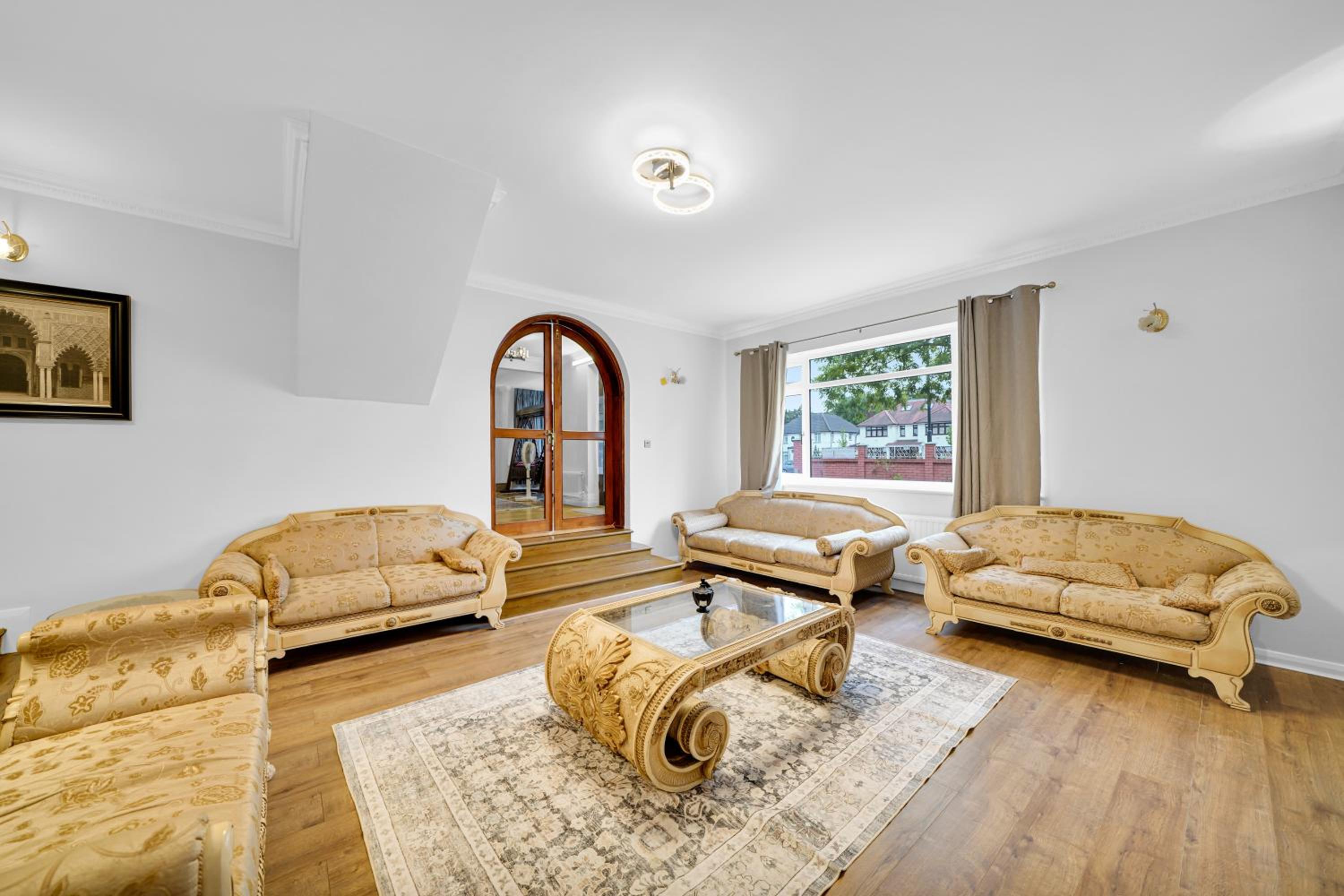 Lux 5 Bed sleeps 11, 10 mins from Wembley Stadium, Jacuzzi and Steam Shower