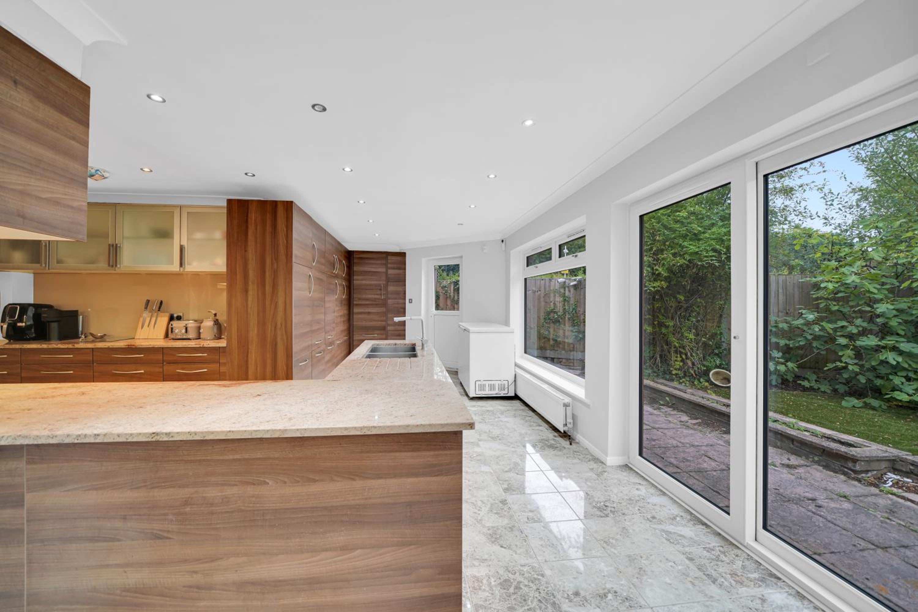 Lux 5 Bed sleeps 11, 10 mins from Wembley Stadium, Jacuzzi and Steam Shower