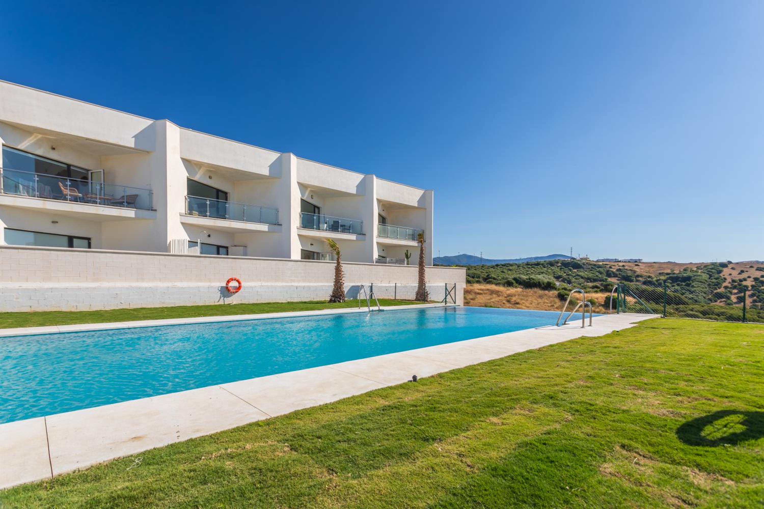 Quiet and elegant with terrace and pool