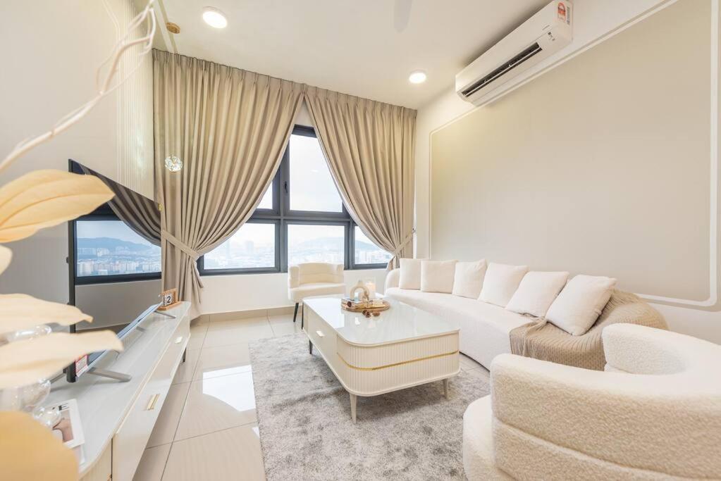 Pure White Home 8pax M Vertica MRT Infinity Pool