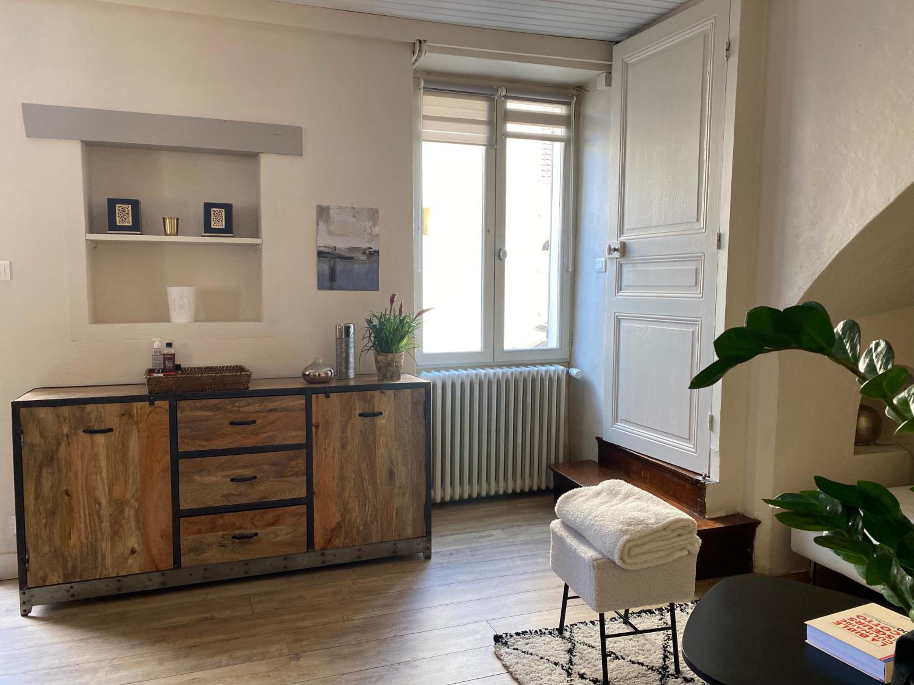 Maison de ville-idéale pour les déplacements pros-35min Paris-versailles-Giverny-