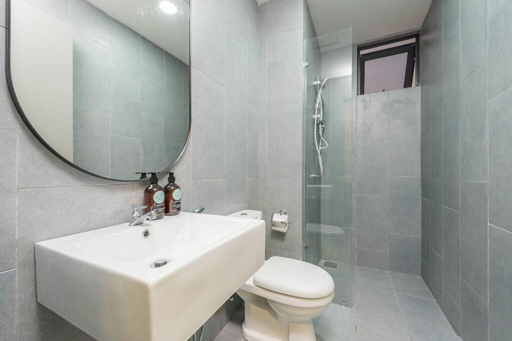 Pure White Home 8pax M Vertica MRT Infinity Pool