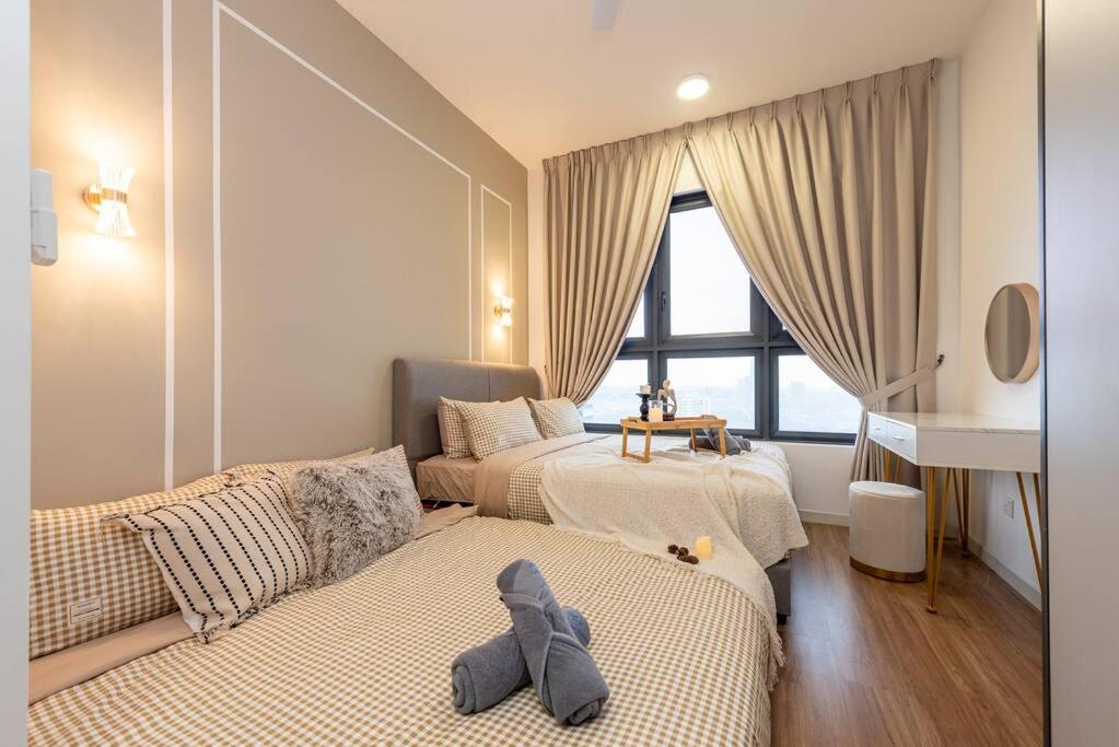Pure White Home 8pax M Vertica MRT Infinity Pool