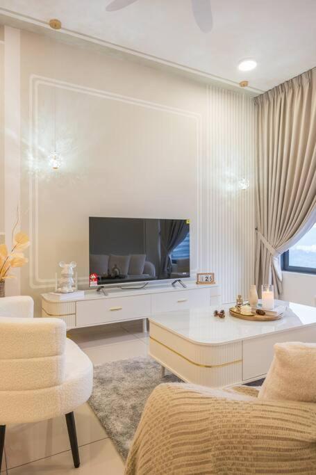 Pure White Home 8pax M Vertica MRT Infinity Pool