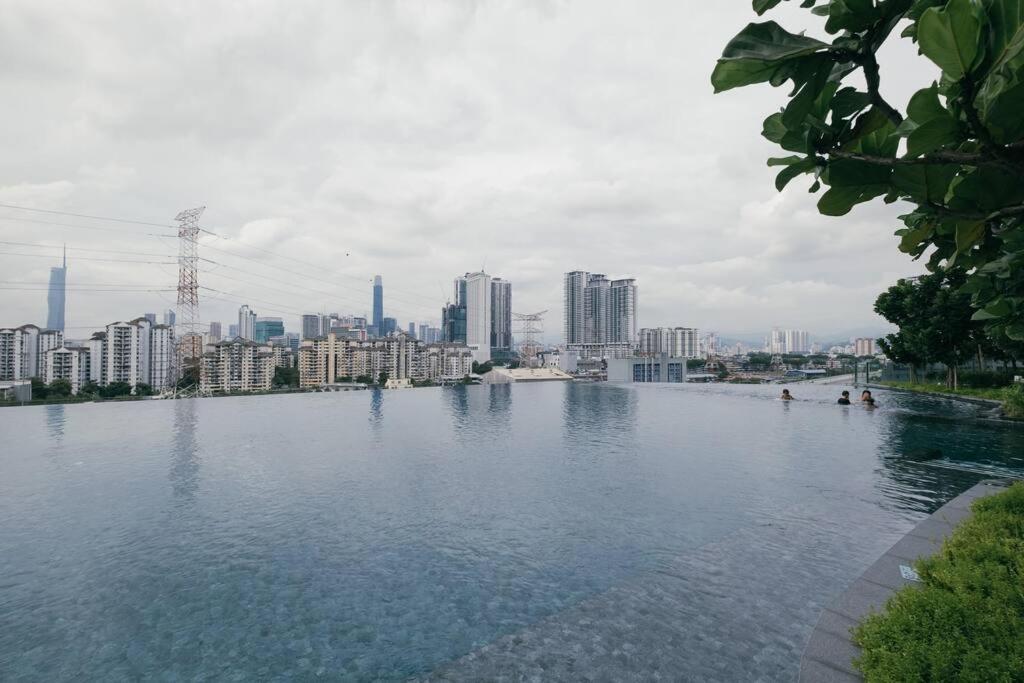 Pure White Home 8pax M Vertica MRT Infinity Pool